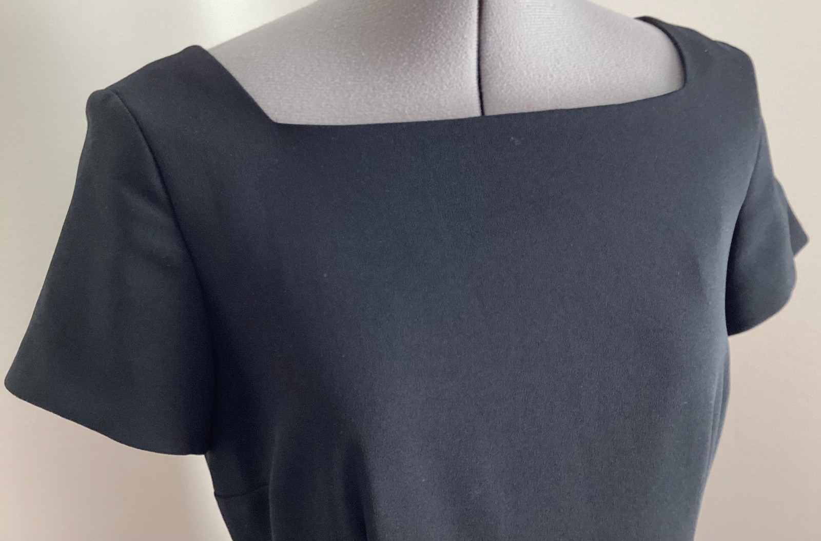 VTG David Warren black 8 sheath dress back zipper square neck line short sleeve