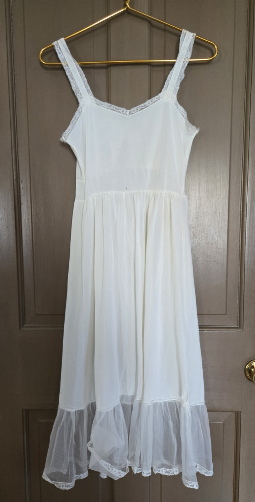 Antique 1950s Dressing Gown Nylon with tiny violets appliques & lace accents