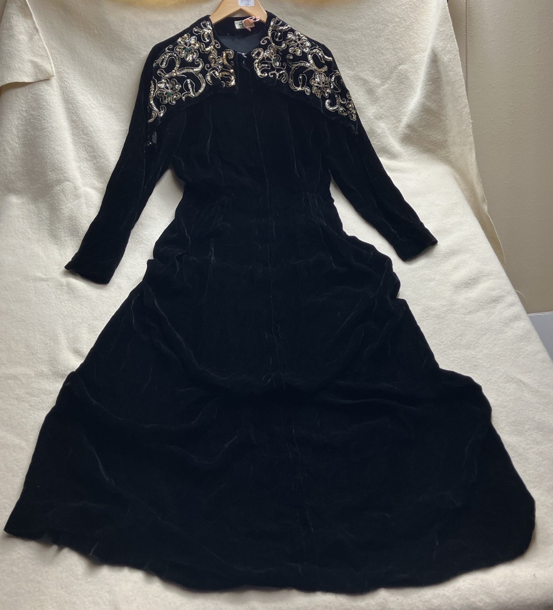1950’s Helen Lobel Black Velvet Sequence Dress 16 Talon Zipper