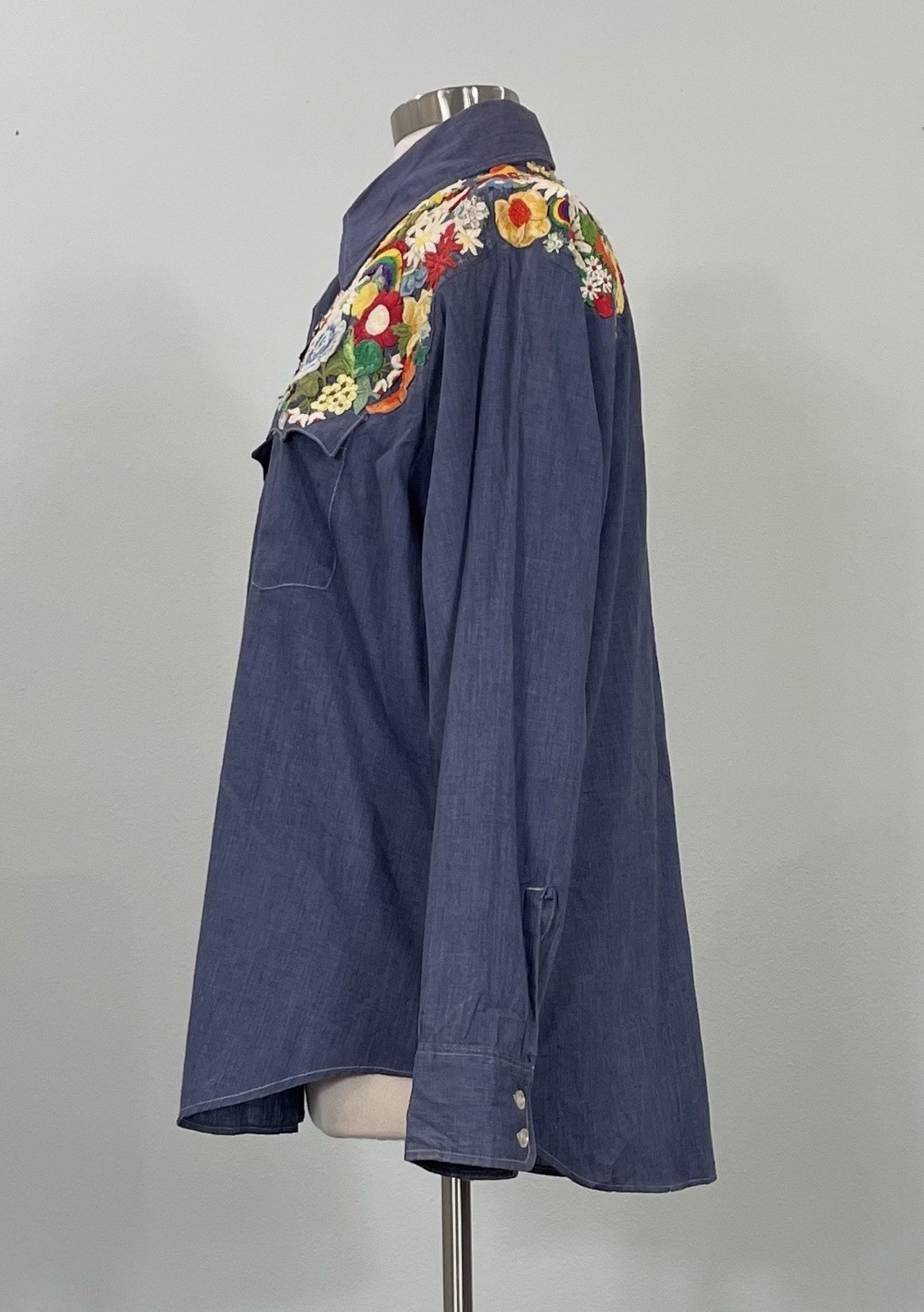 Vtg 1970’s Appliqued Levis Shirt – So many appliques! Flowers Rainbow Bee Cherry