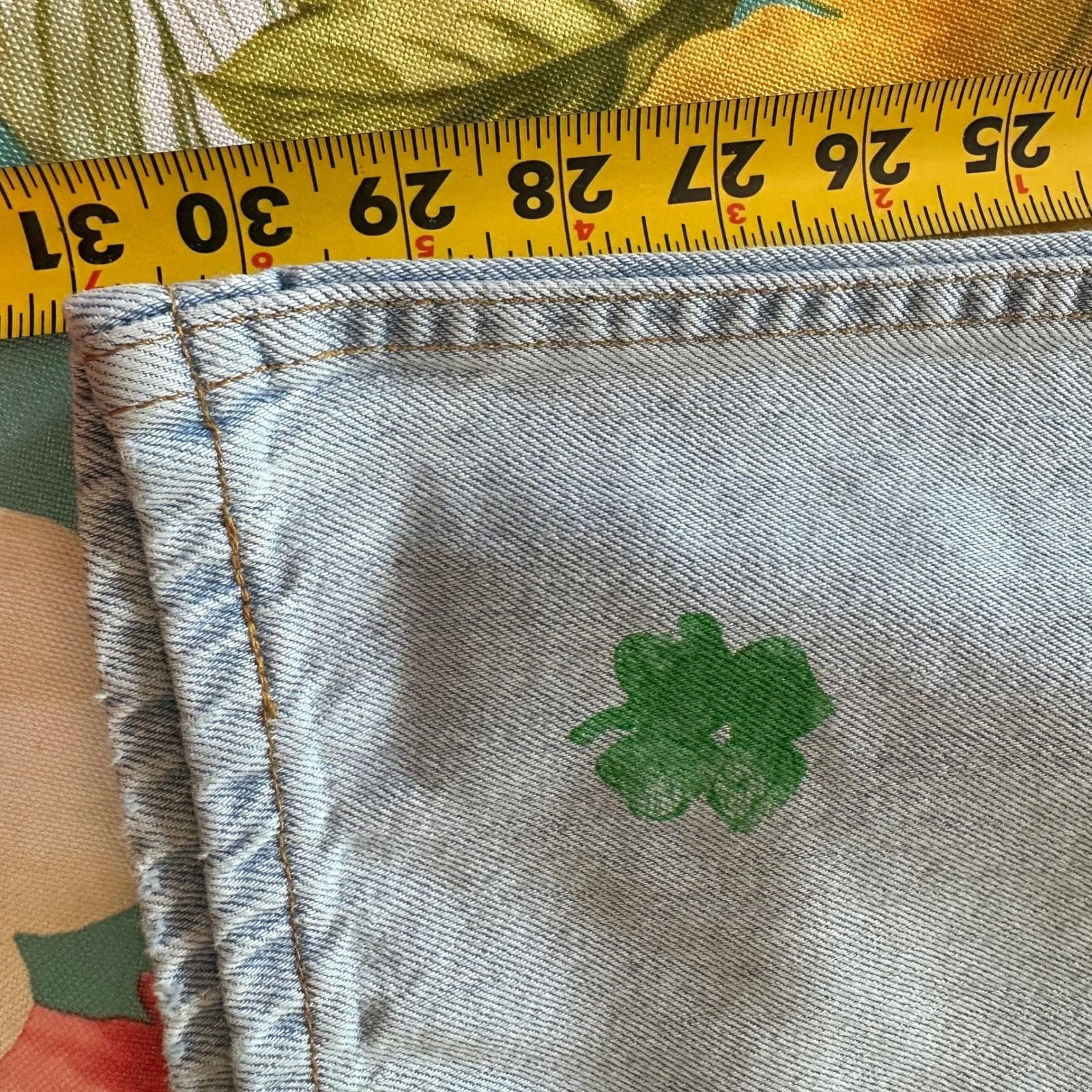 VTG Levis Jeans 577 Womens 10 Light Blue Loose Fit Shamrock Logo’s