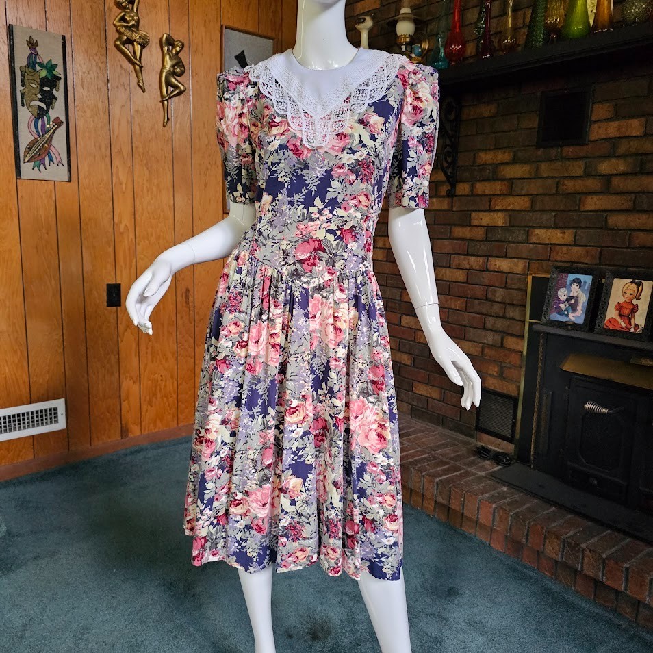 Vintage 80s Trad Wife Full Bloom Cottage Floral Puff Sleeve Modest Tea Dress M