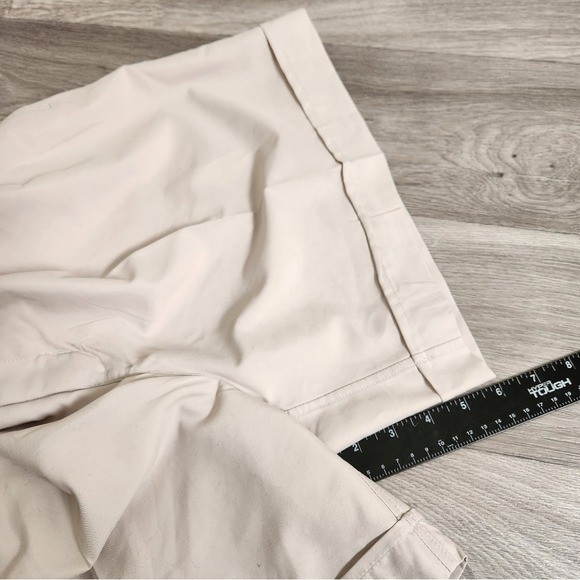 Vintage Weekender Traveler Microfiber Pleated Shorts Size 12 Tan Khaki Cuffed