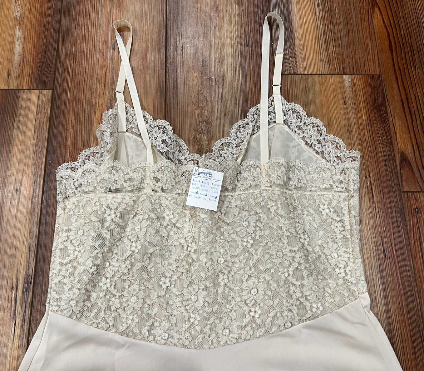 Vintage Munsingwear Size M 36 Beige Sexy Lace Full Dress Slip Silky Nylon NWT