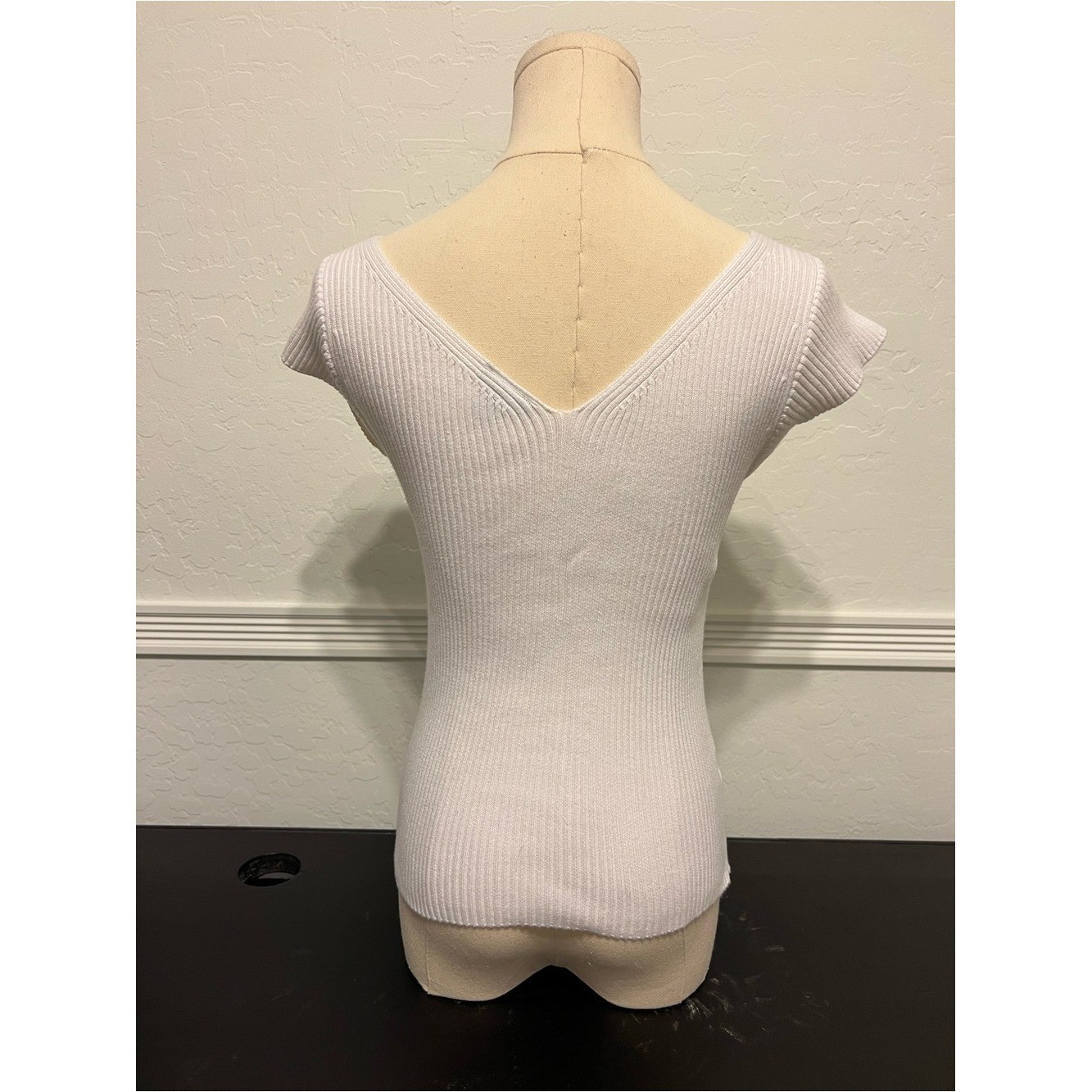 vintage full length white ribbed v-neck top with cap sleeves