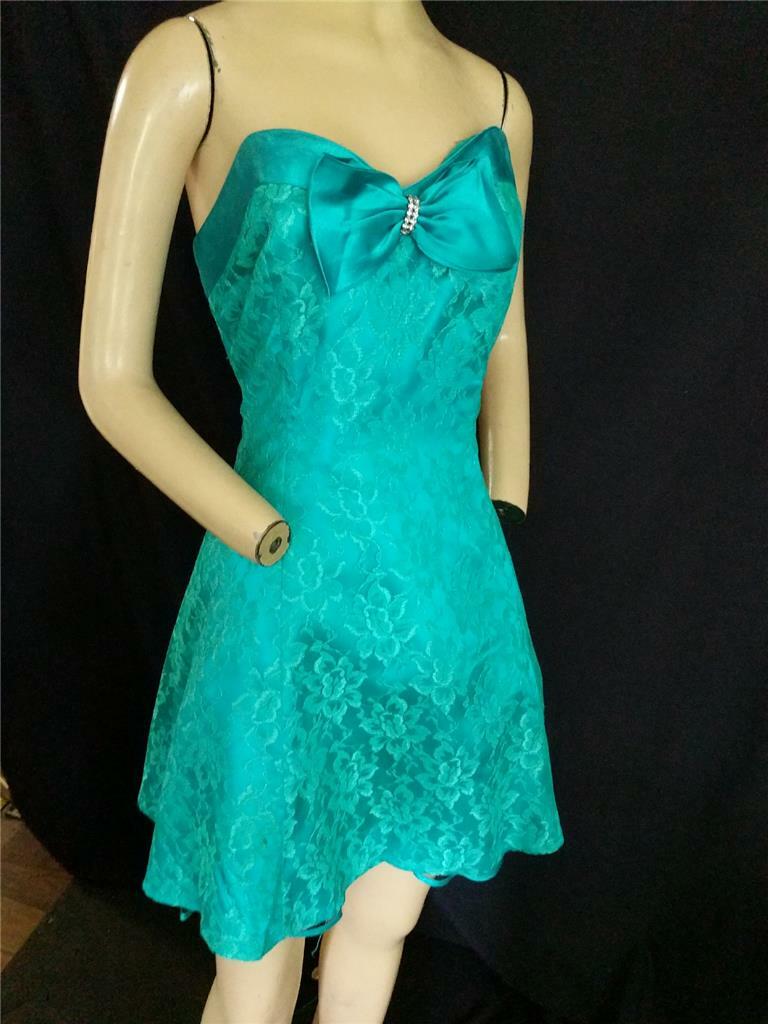 1980’sVINTAGE TURQUOISE STRAPLESS SHORT PROM L.A.GLO DRESS -34″ BUST-USA