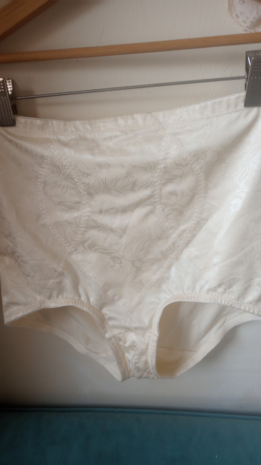 Maidenform Ultra Firm Control Shaping Brief #FL6854 Size XL Ivory Nwot