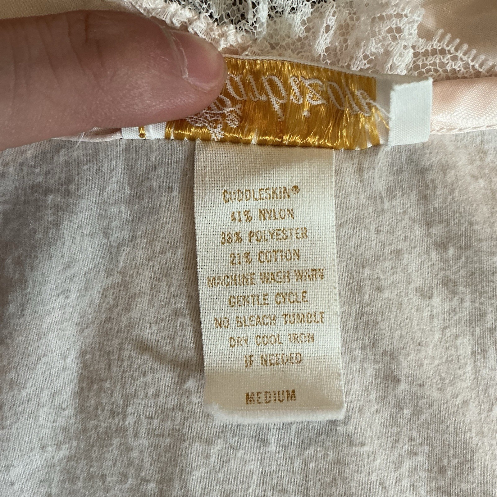 Size M – VINTAGE Barbizon Cuddleskin White Nightgown Long Sleeve Collared #23609
