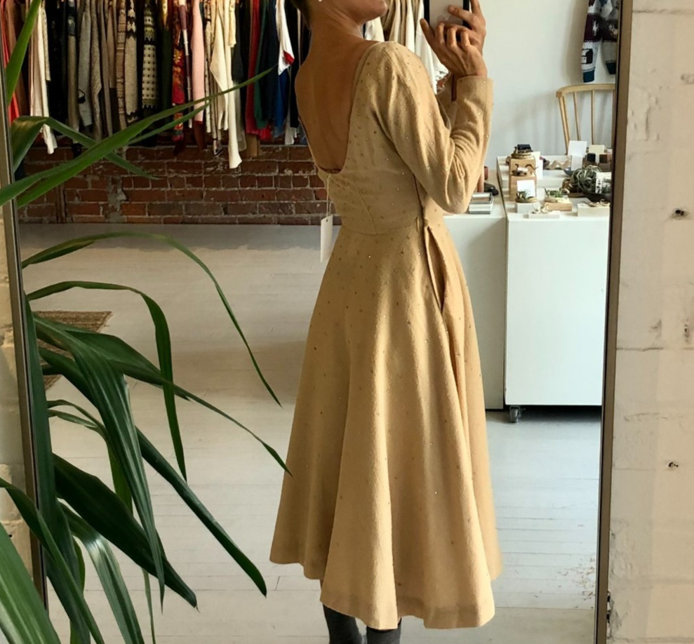 VTG 1950s BEIGE OYSTER WOOL CREPE DRESS WITH RHINESTONES 25″ WAIST