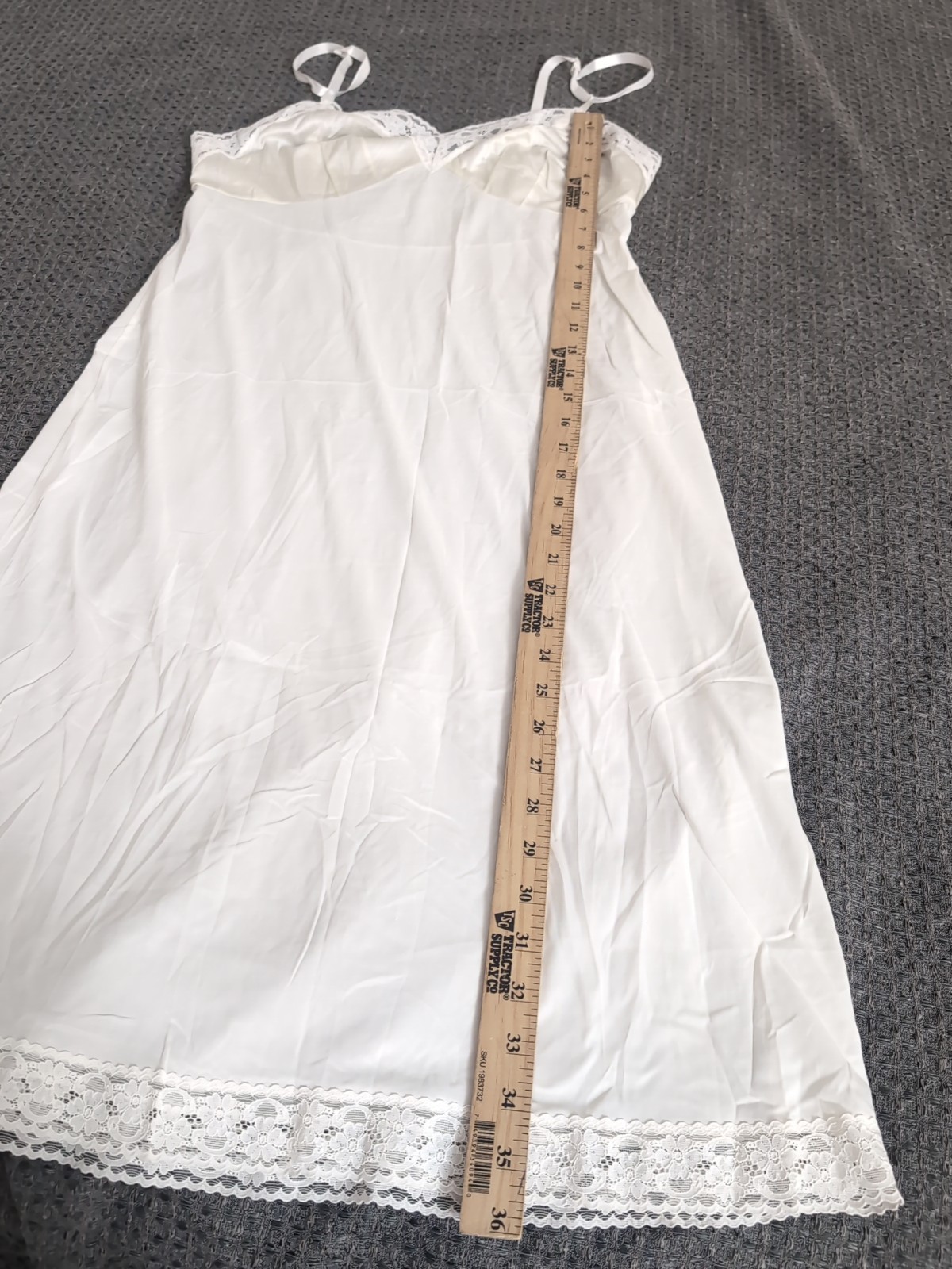 VANITY FAIR Ivory Nylon Slip Style 10-103 Size 36 26” Lace Trim