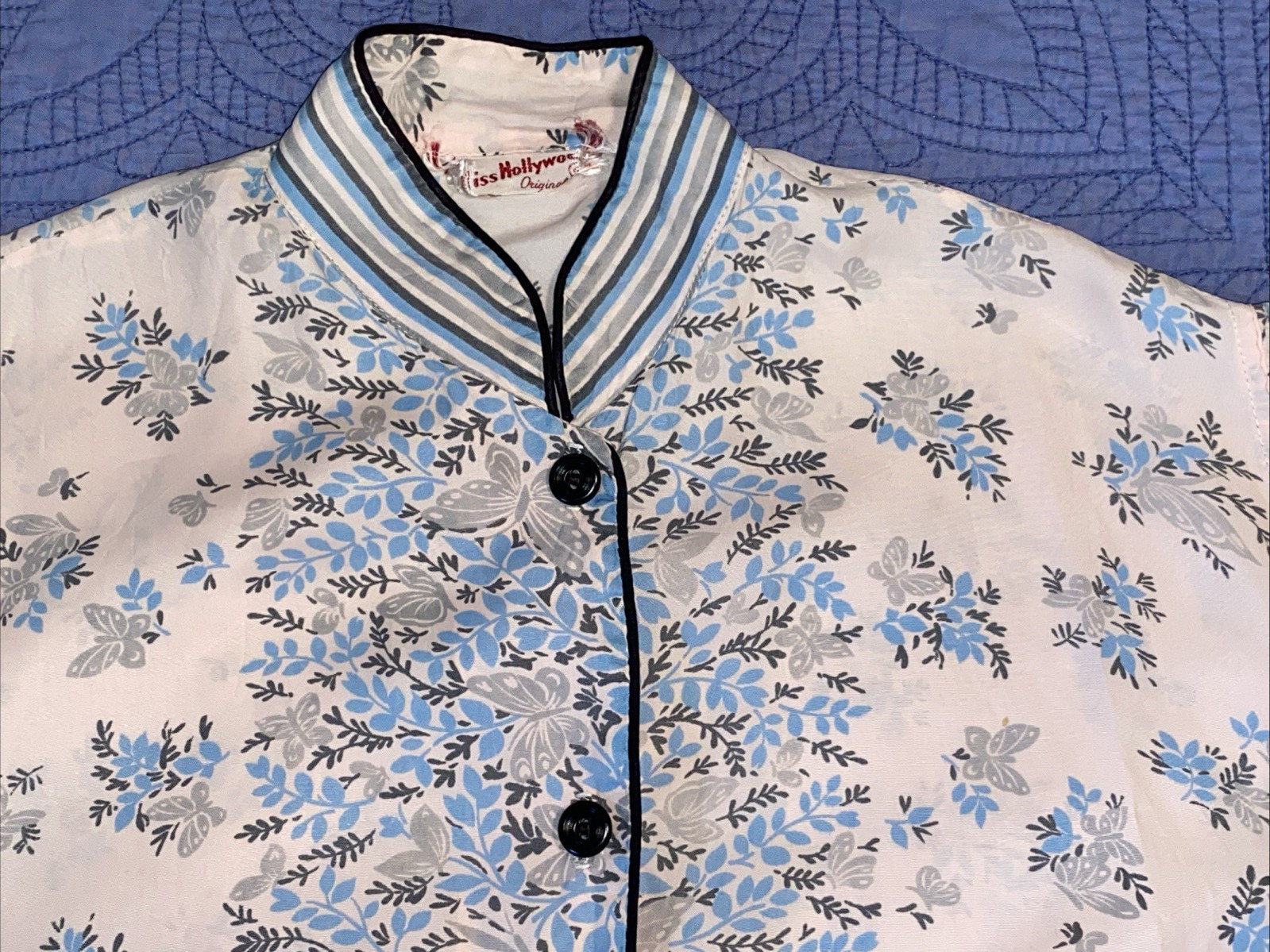 VINTAGE Asian Inspired Print Bed Jacket M Button Front Pajamas Mandarin Collar