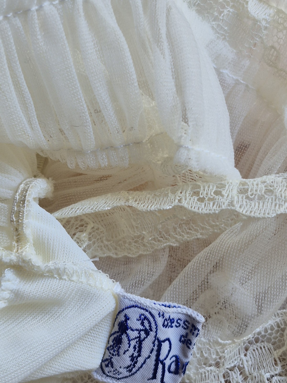 Vintage MCM Radcliffe Ivory Sheer Lace Smocked Bridal Peignoir Nightgown Set 2