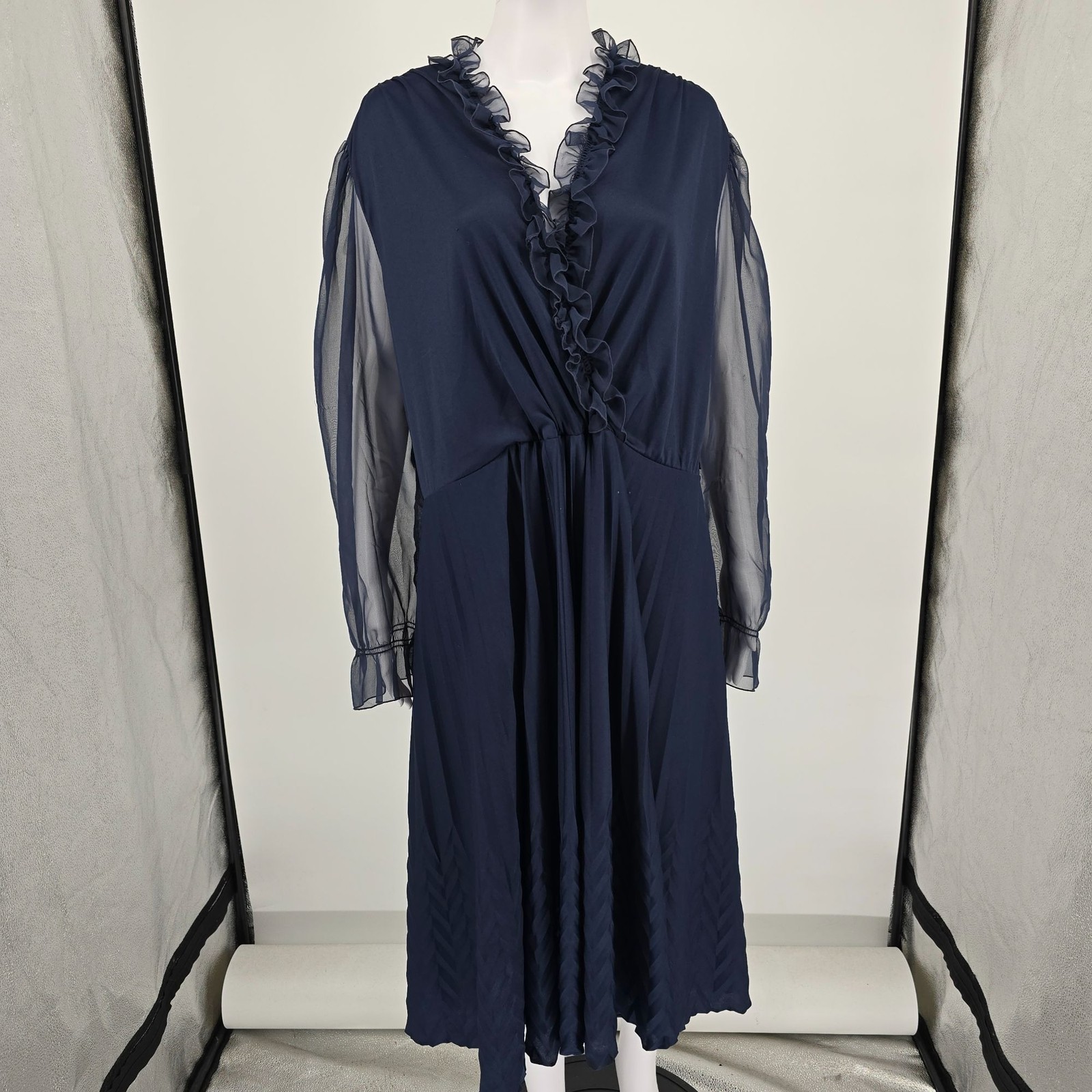 Vintage Late 1970s Riccardo Navy Blue Chiffon Sleeve Pleated Midi Dress (XL)