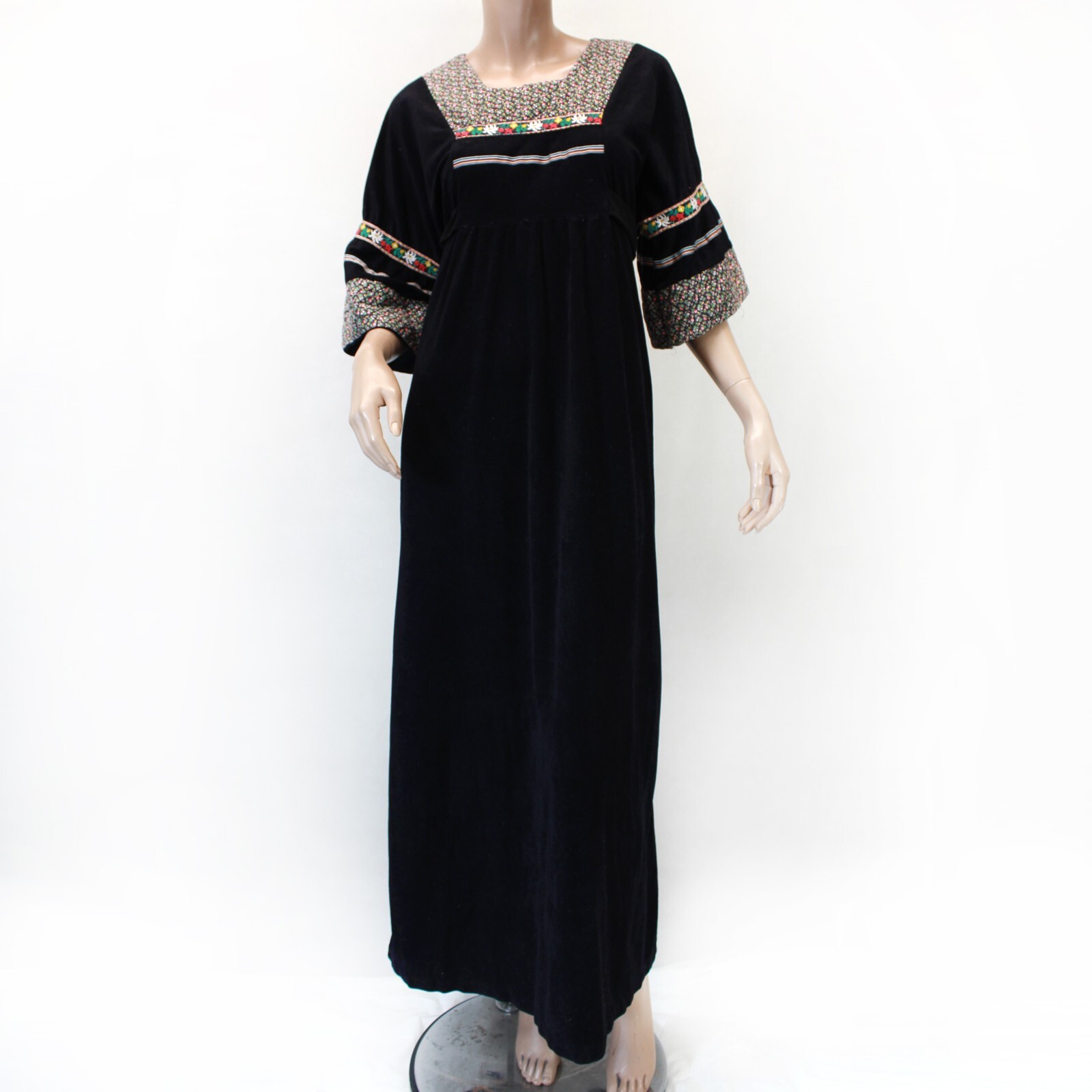 Vintage J.C. Penney velvet maxi zipped velvet loungewear robe house dress Medium