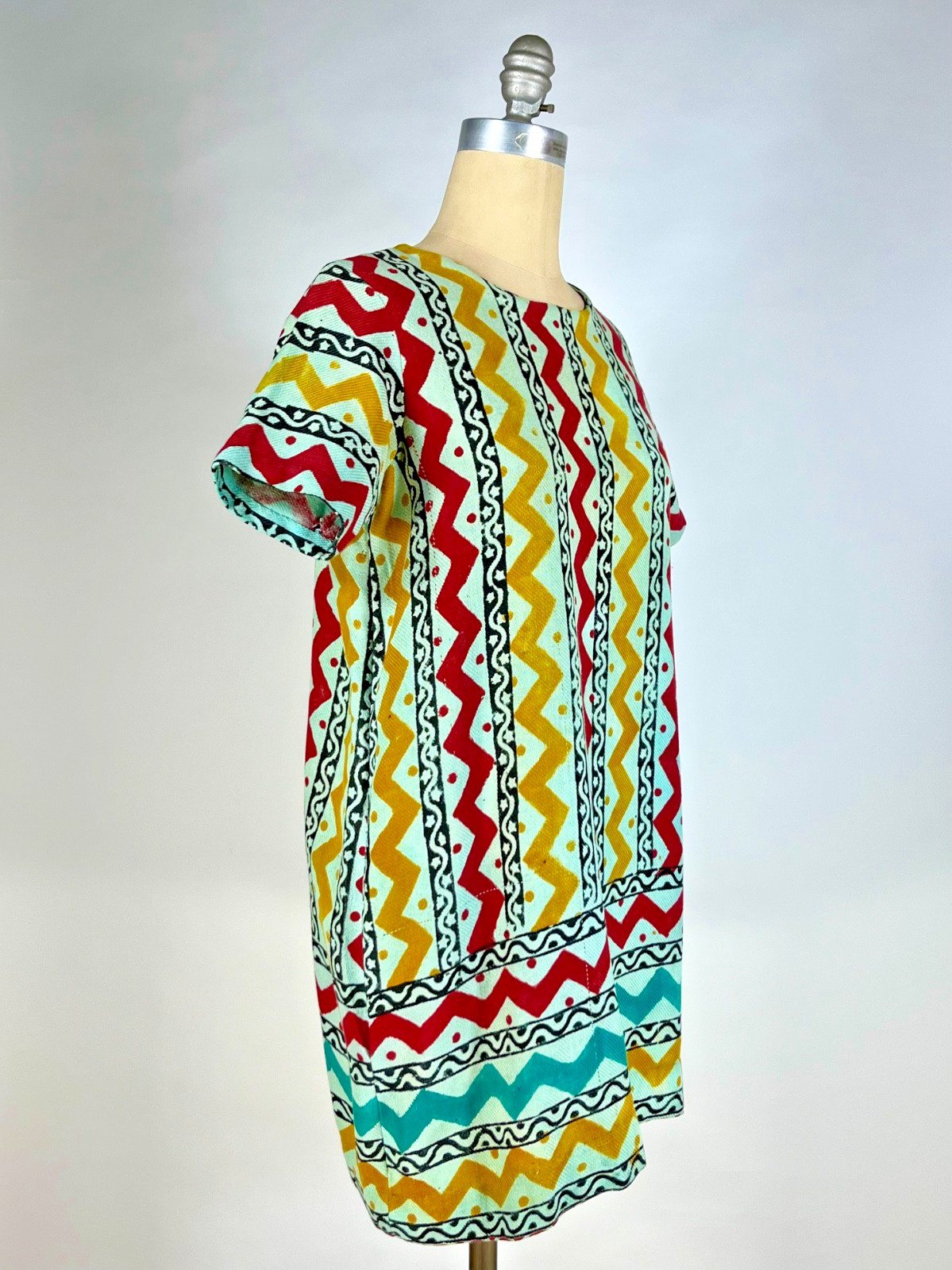 Vintage 1960’s TRUE HIPPIE cotton graphic print green shift mini dress India S/M