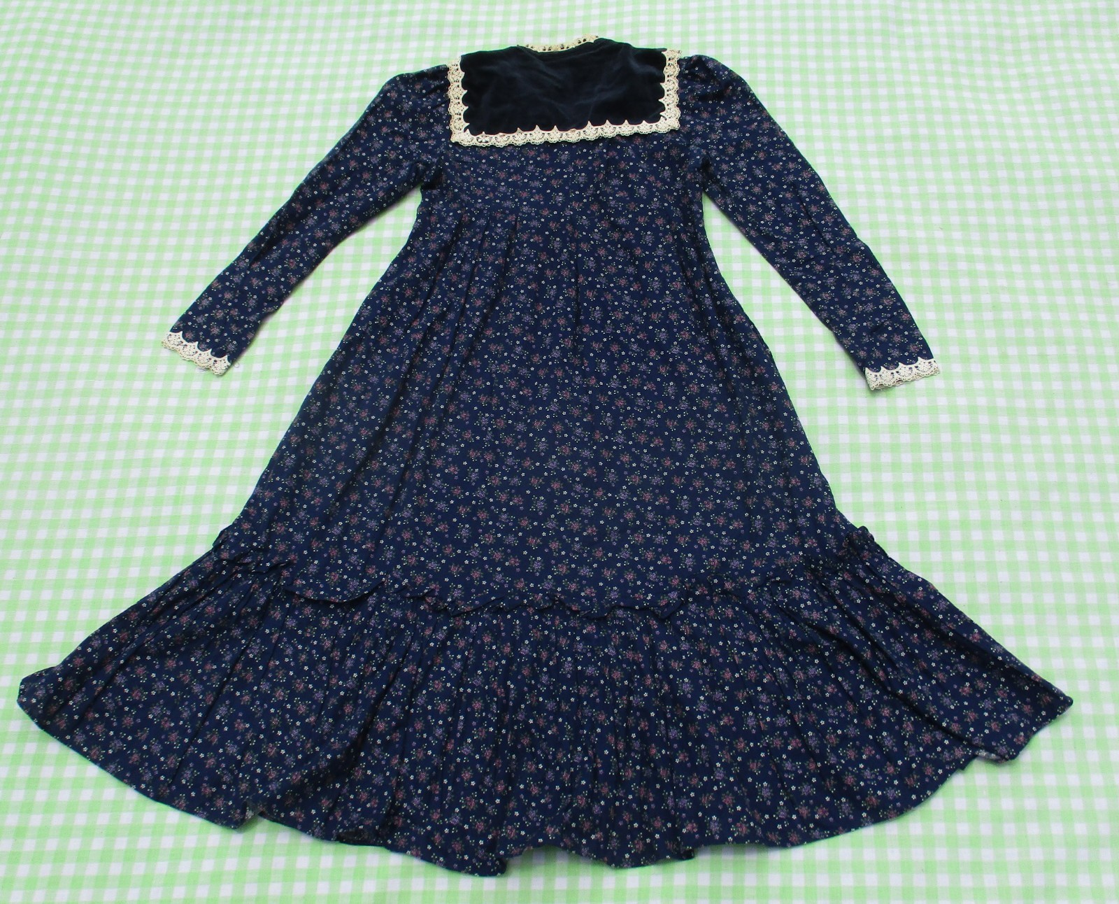 Vintage 70s Gunne Sax by Jessica Crochet Lace Velvet Puritan Collar Smock Dress