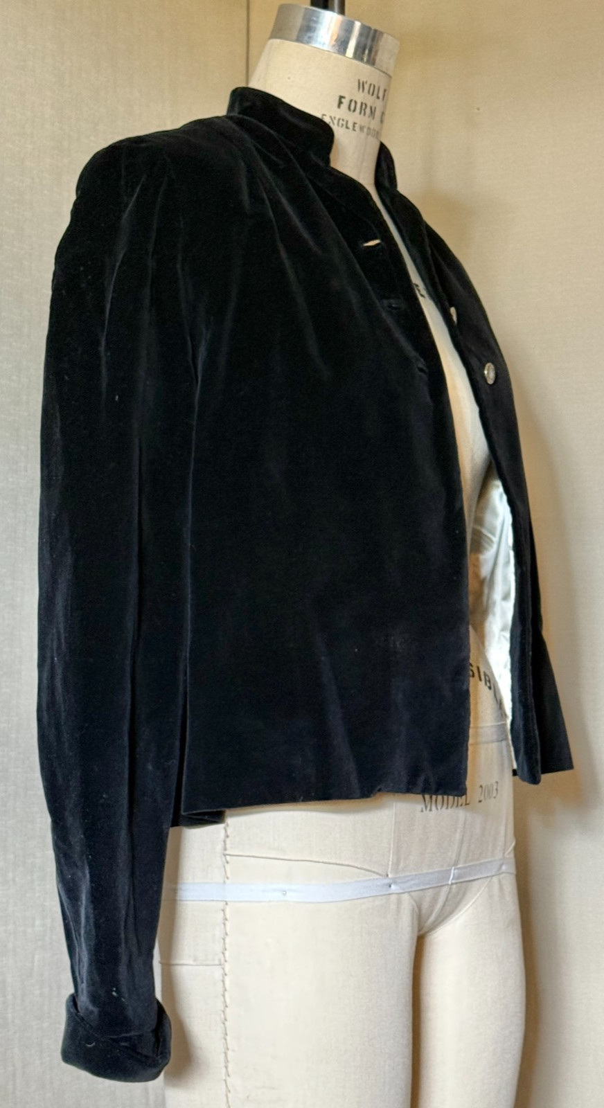 Vtg MCM 1940s /50s BLACK VELVET JACKET w/ WHITE SATIN LINING, CLASSIC TAILORED!!