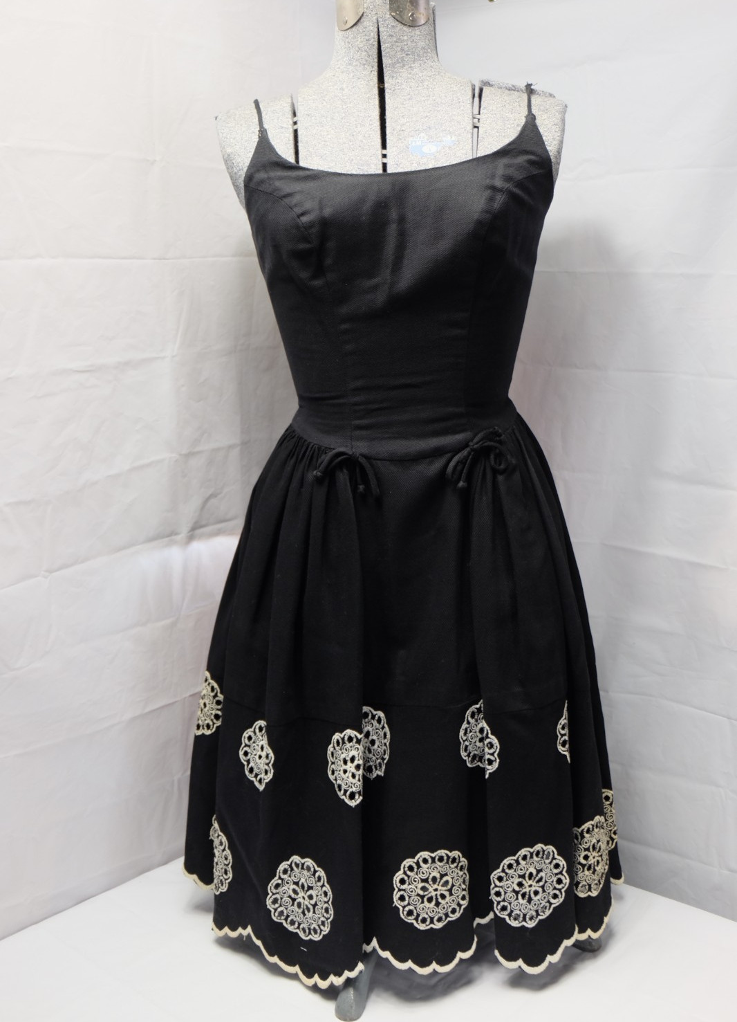 SA’BETT Black 1950’s A Line Dress w/Bow Ties White Embroidered Lace Floral