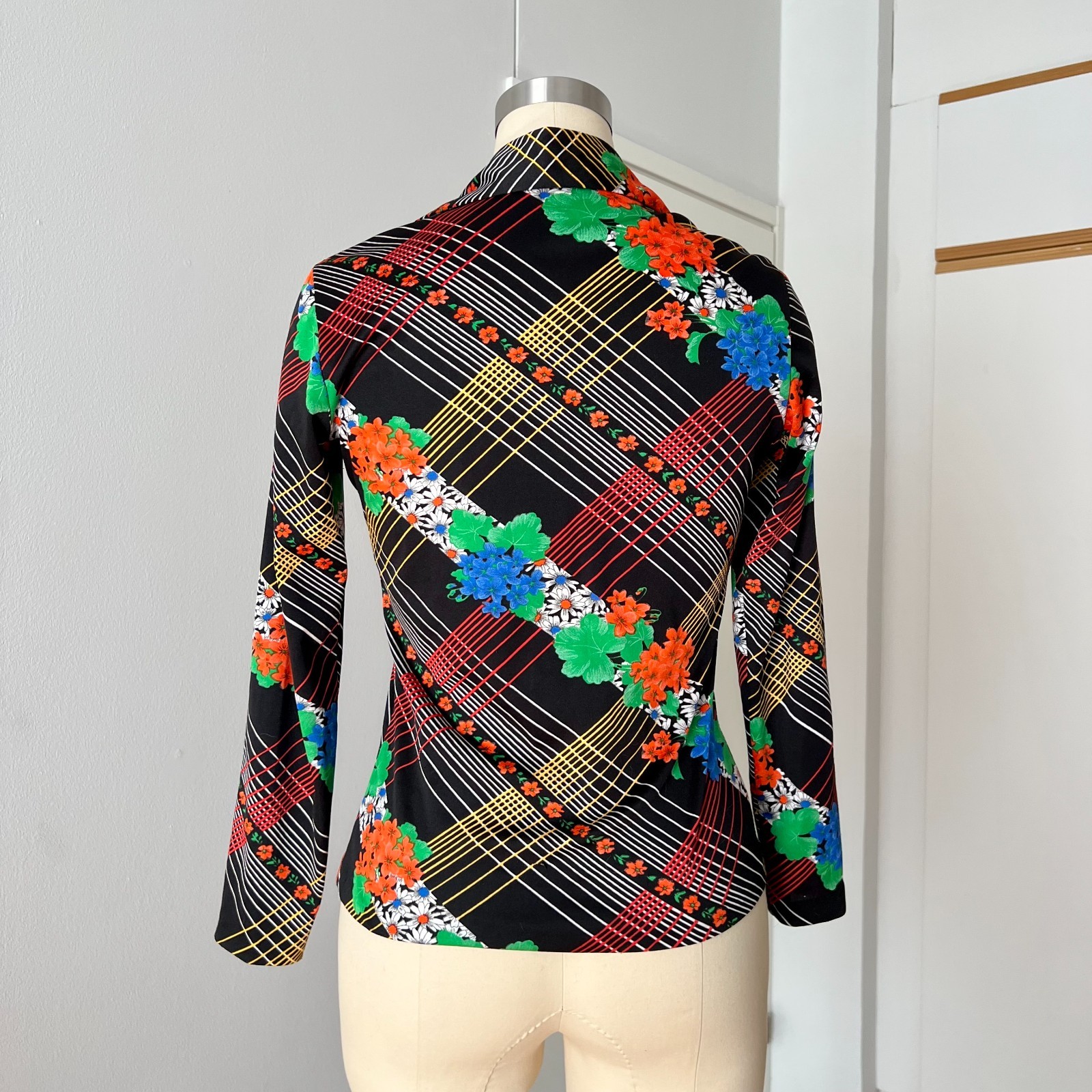 1970s Floral Dagger Collar Shirt Long Sleeves Button Front Psychedelic Blouse 40