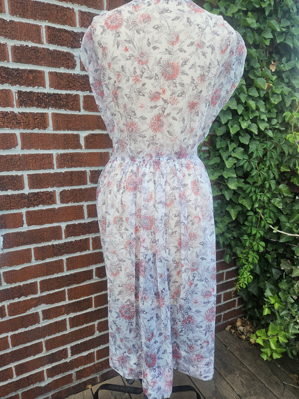 Vintage 1950s Sheer Crepe Day Dress Grey Pink 35″ Waist