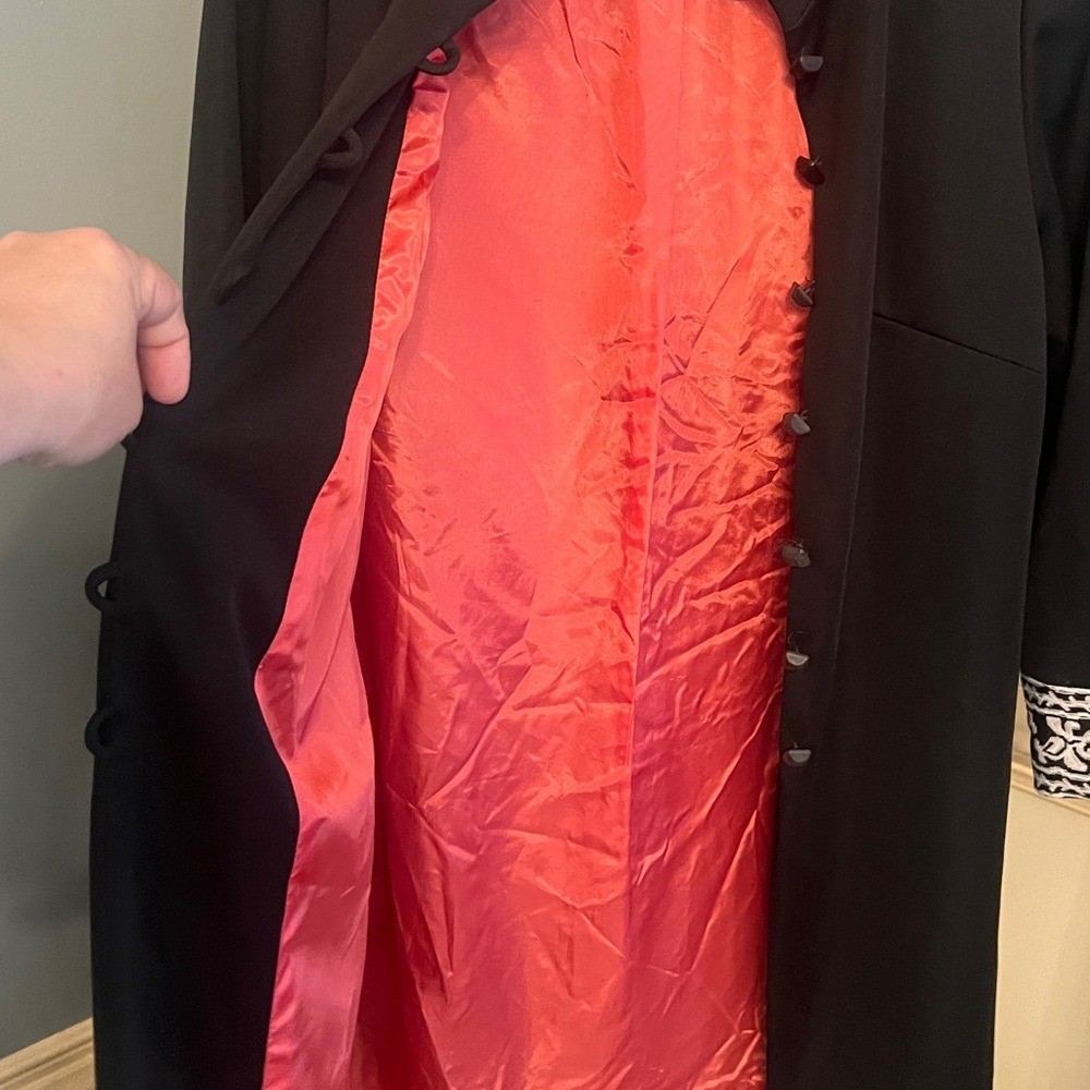 Leslie Pomer vintage Elegant Black Women’s Coat with Intricate Trim