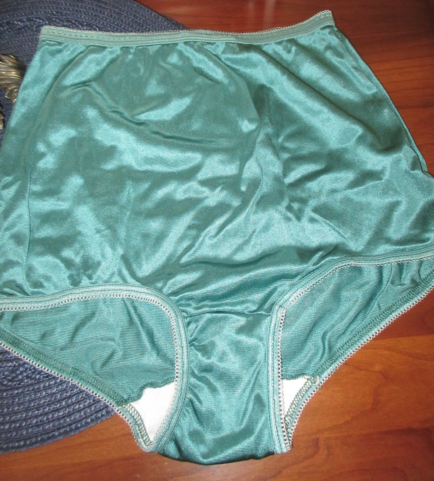 vtg 1960’s LADY MANHATTEN PILLOW TAB GREEN hi waist GRANNY brief panties sz 7/L