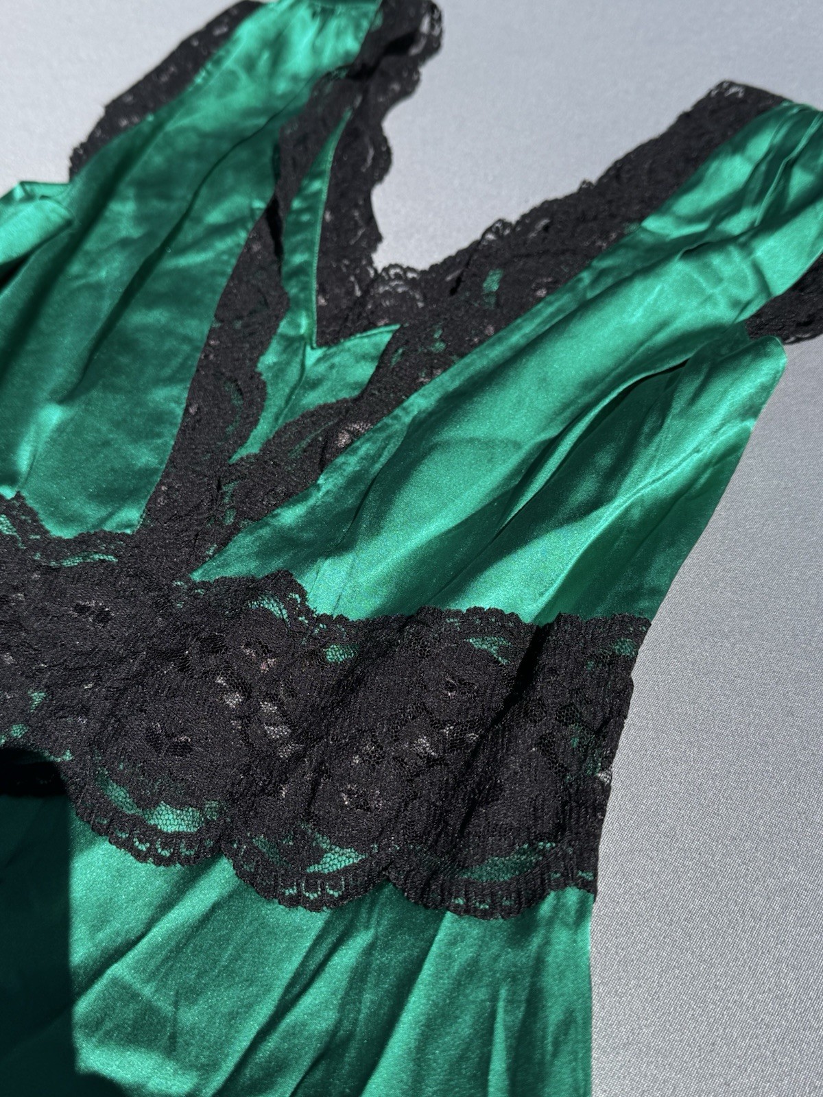 VTG Searle Silk Cap Sleeve Slip Dress V Neck Lace Emerald Green Black 90s Y2K