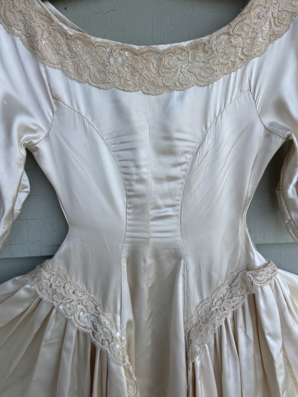 Vtg 40/50’s Satin Wedding Dress Beige Cream Lace Size 2 ? Lace Sequins 22” Waist