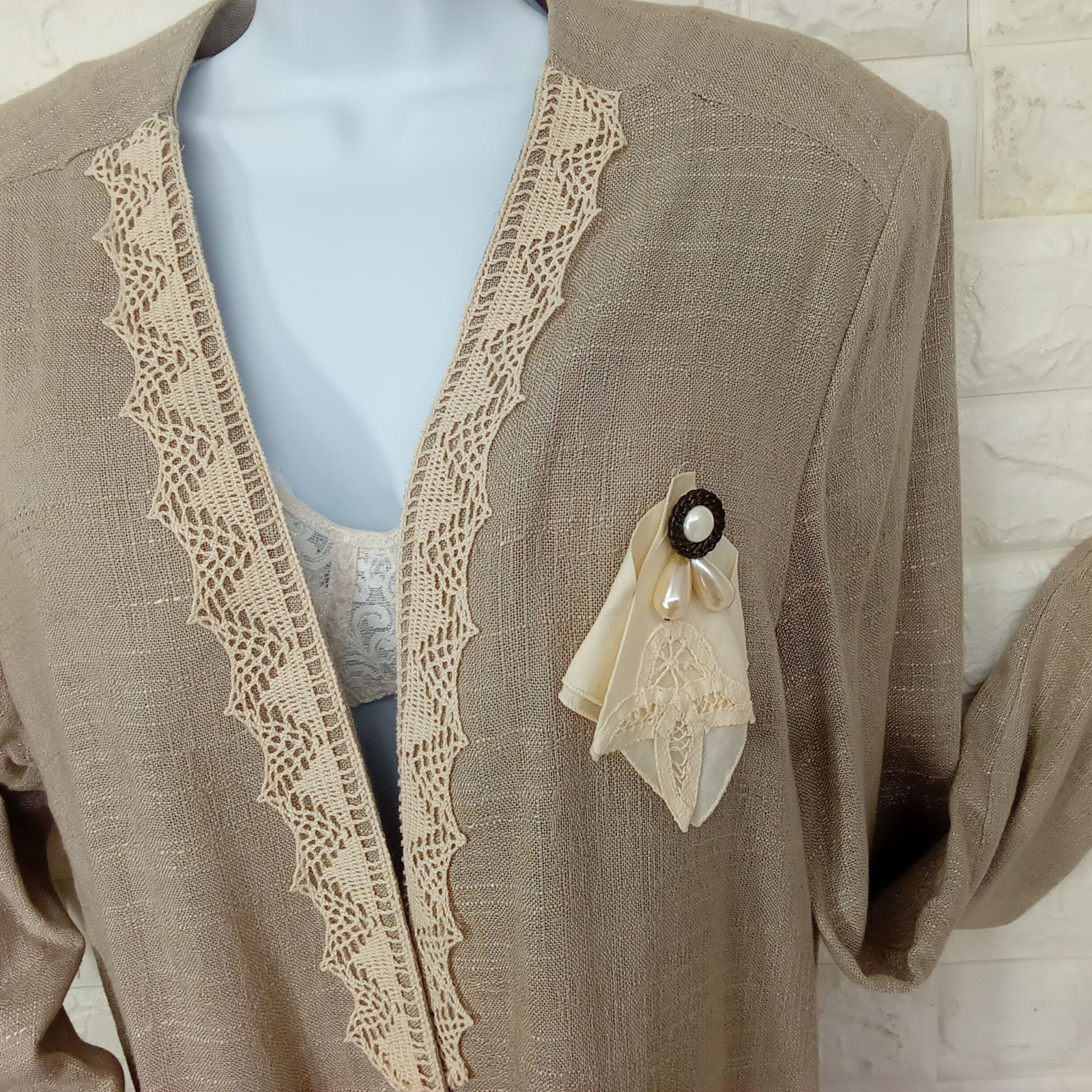 Vintage ’80s Domestic USA Rayon/Flax Blazer Jacket Shoulderpads Lace Brooch (10)