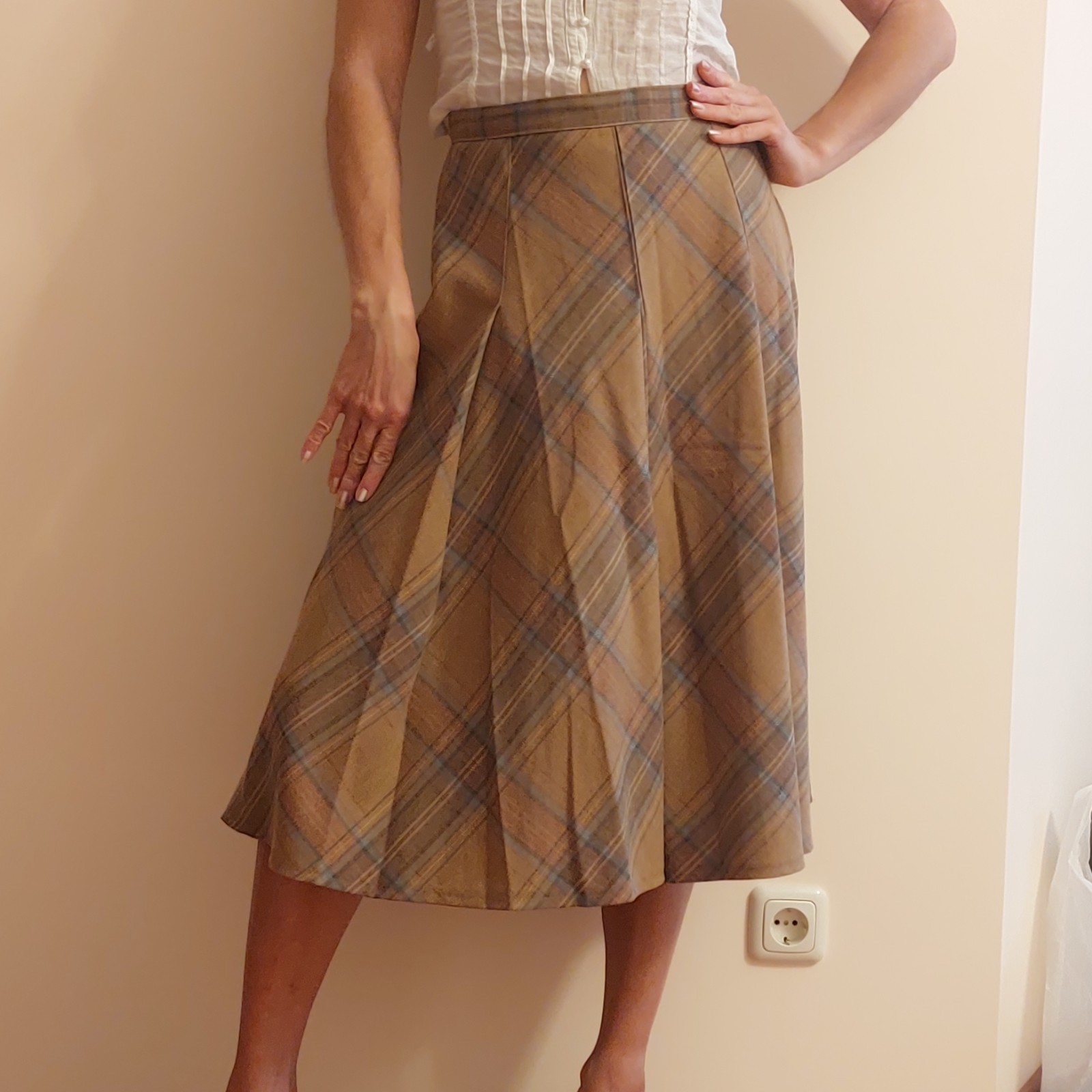 Vintage New All Season Beige Skirt 30% Viscose Size S (Made in GDR)