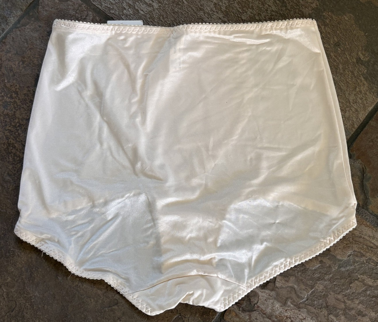 BALI 10/3XL Ivory Light Essentials Shaping tummy Panel Brief Panties #8700 NWT