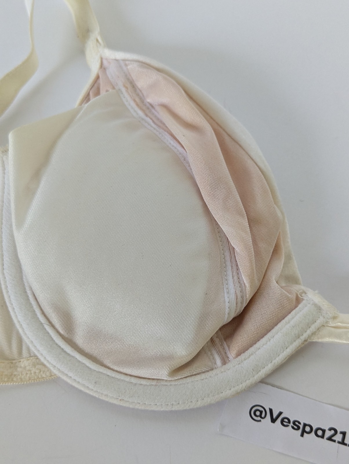Vintage Victorias Secret Second Skin Satin Bra Miracle White Bow 34C 2002