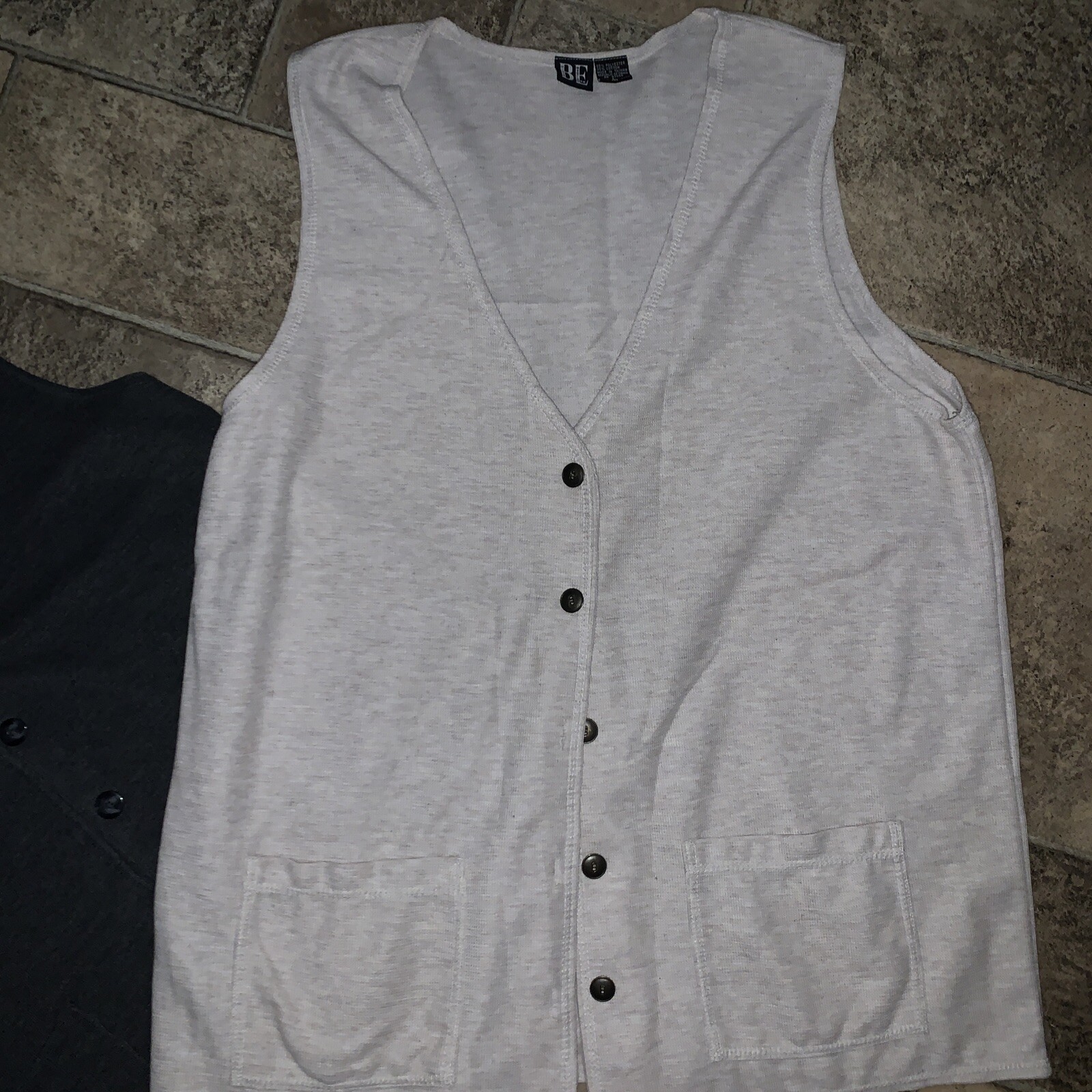 B.E. Basic Editions & New York Style Gray Off White Vest Sz L LOT of 2 ❤️eb15m2