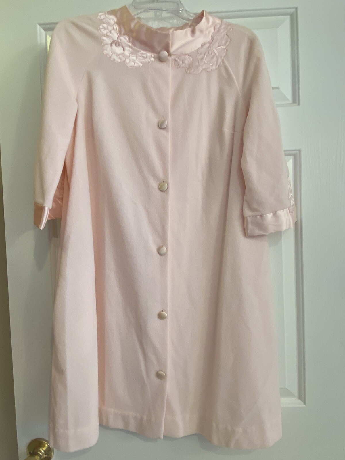 Vintage Gossard Artemis Robe Light Pink with Floral Applique Size 12 Made In USA
