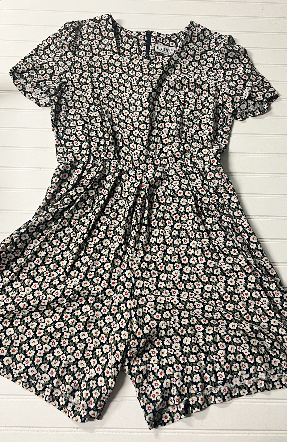 Women’s Vtg romper jumpsuit shorts floral Size medium Classic 90’s One Piece