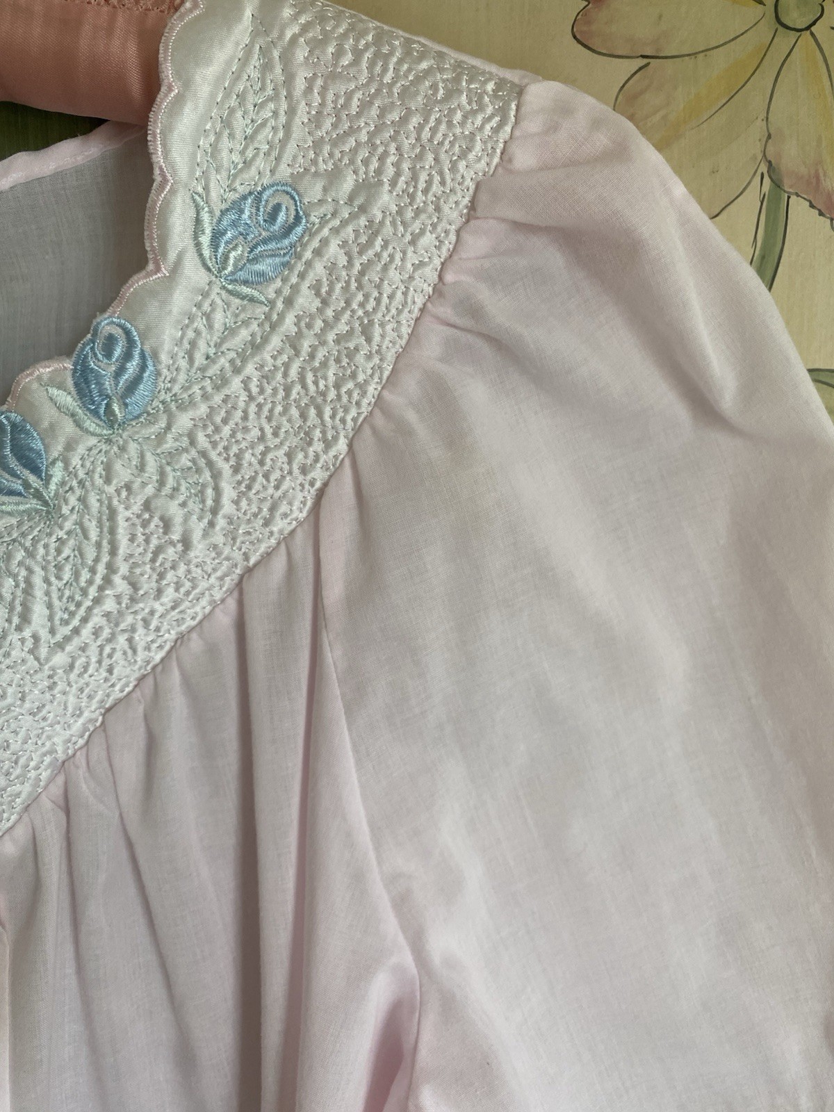 GORGEOUS VTG Pink Cotton Scalloped Embroidered Collar Nightgown Ruffled Sleeves