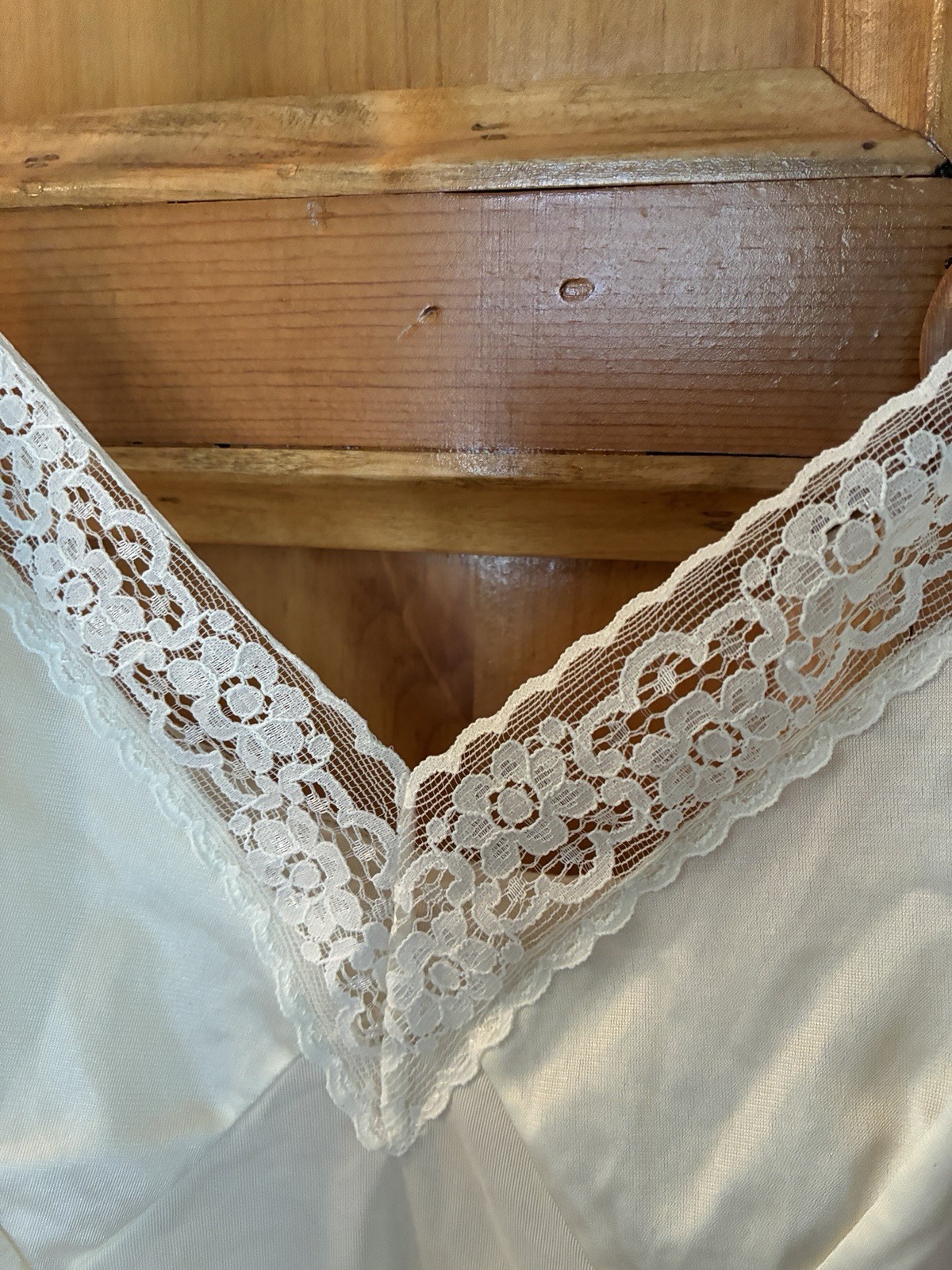 Vanity Fair Ivory Full Slip 38 /44 24” Style 10-103 Nylon Lace Trim