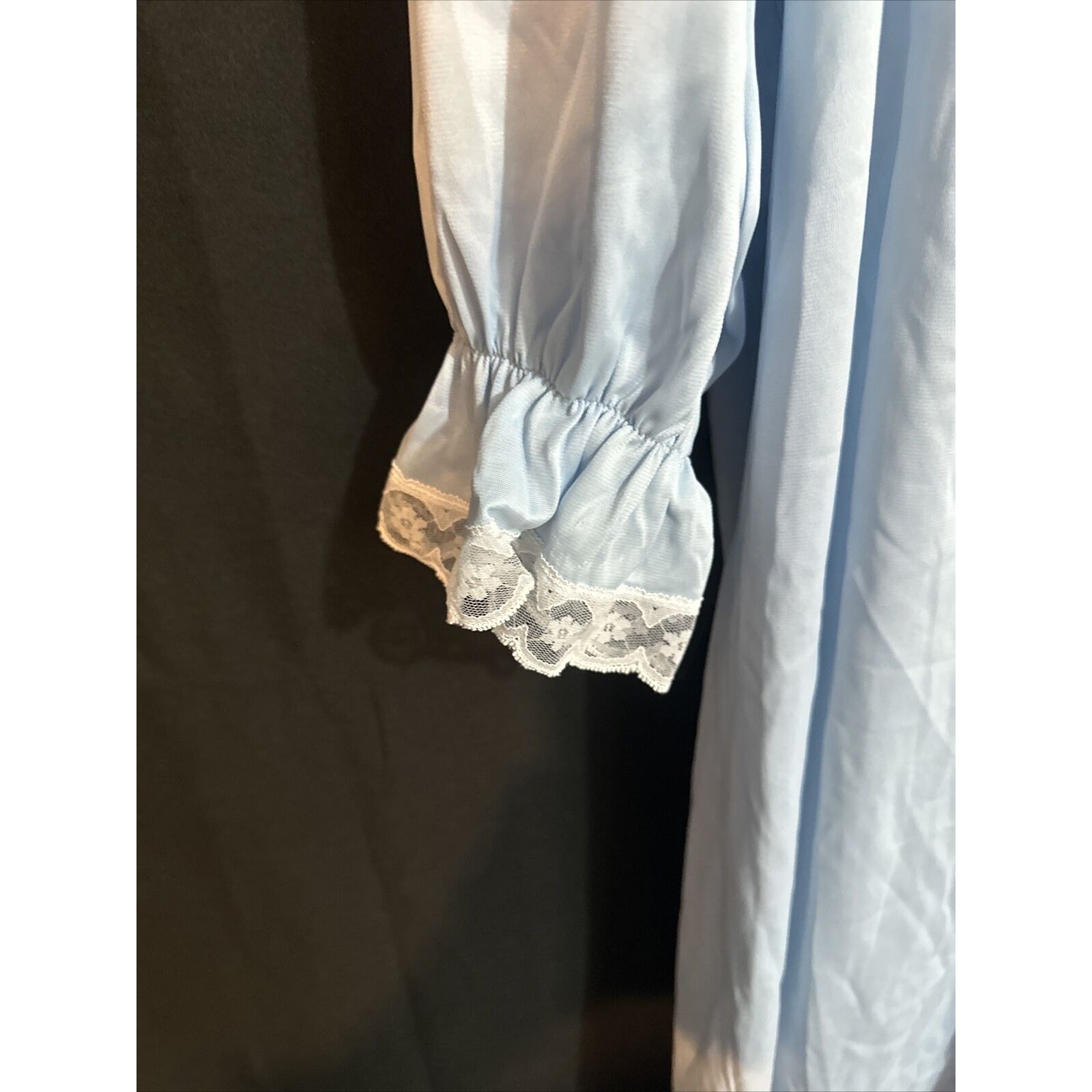 VTG UNBRANDED Night Gown Pale Blue Lace Poly Feel Long Sleeve Size M PRE-OWNED