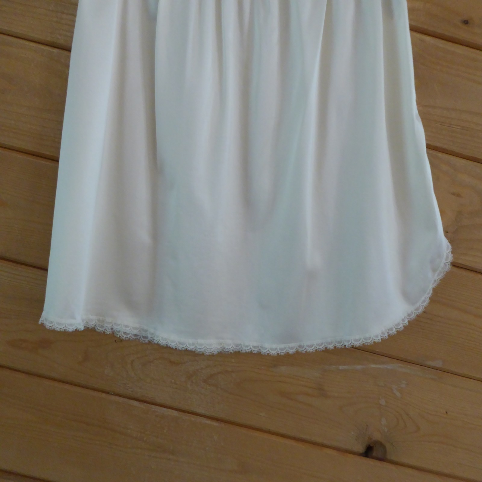 Vanity Fair Champagne Cream Off White 100% Nylon Slip Skirt Waistband Pull On M