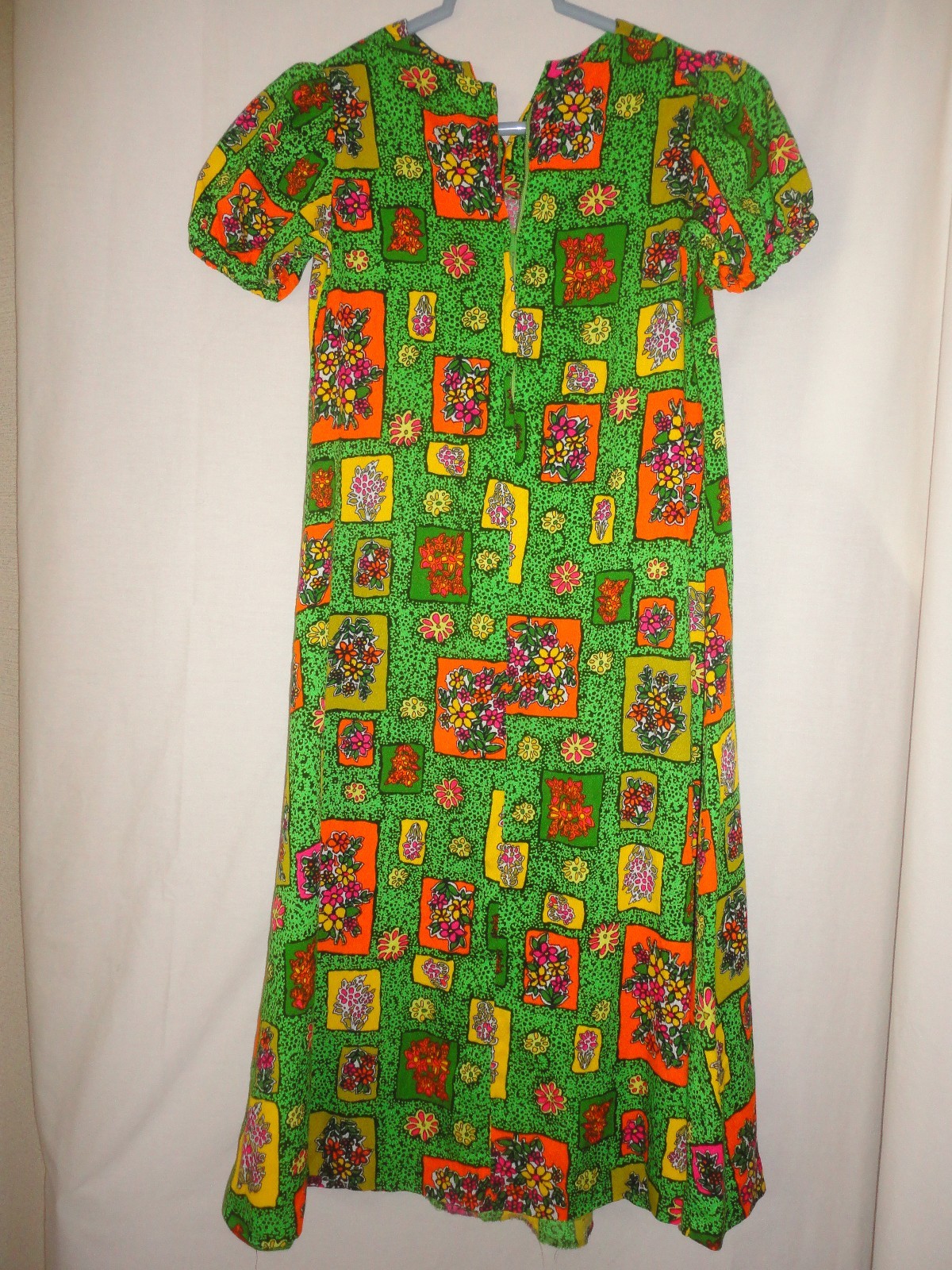Vintage Made in Hawaii Floral Green Dress Smaller size short sleeve Zip back
