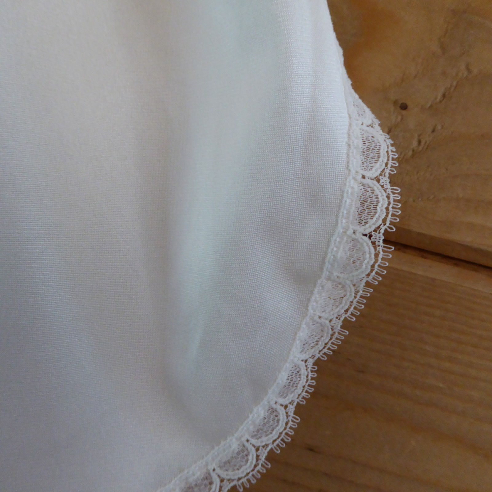 Vanity Fair Champagne Cream Off White 100% Nylon Slip Skirt Waistband Pull On M