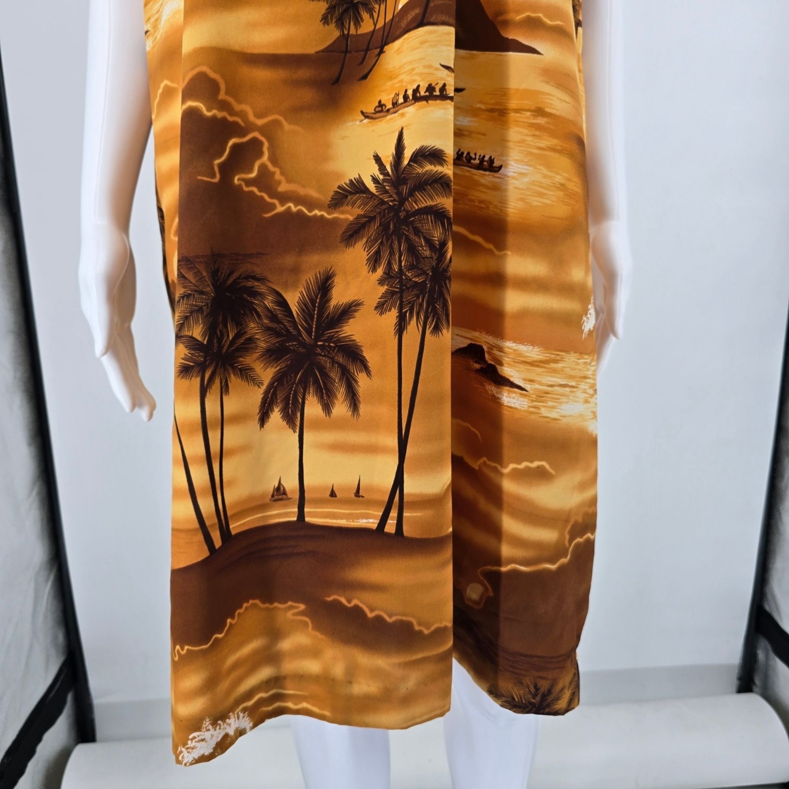 Vintage 1970s Made in Hawaii Tropical Sunset Print Polyester Muumuu Dress (XS)