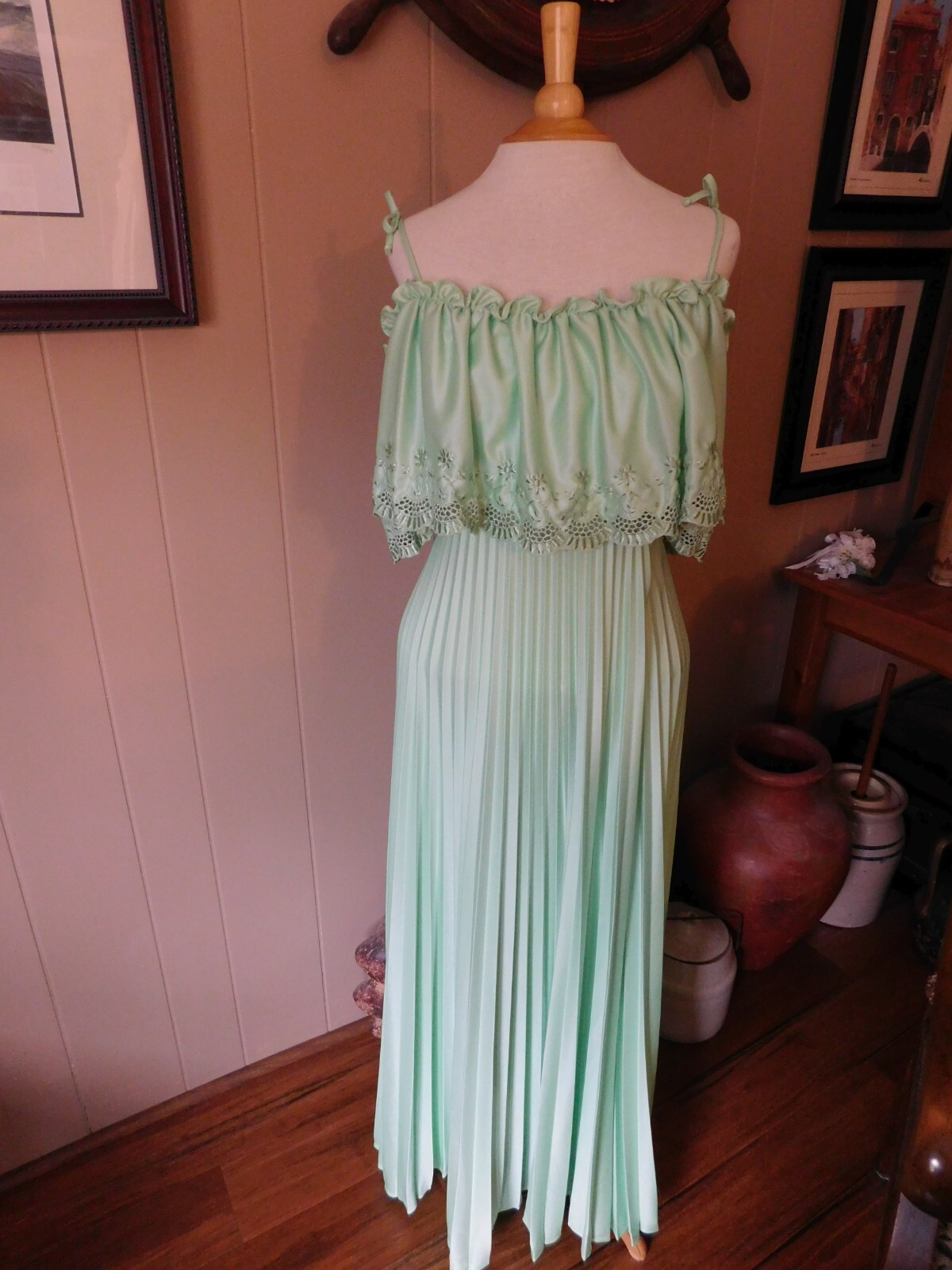 1970’S LIGHT MINT GREEN JERSEY PERMANENT PLEATED OFF-SHOULDER GOWN S 9/10