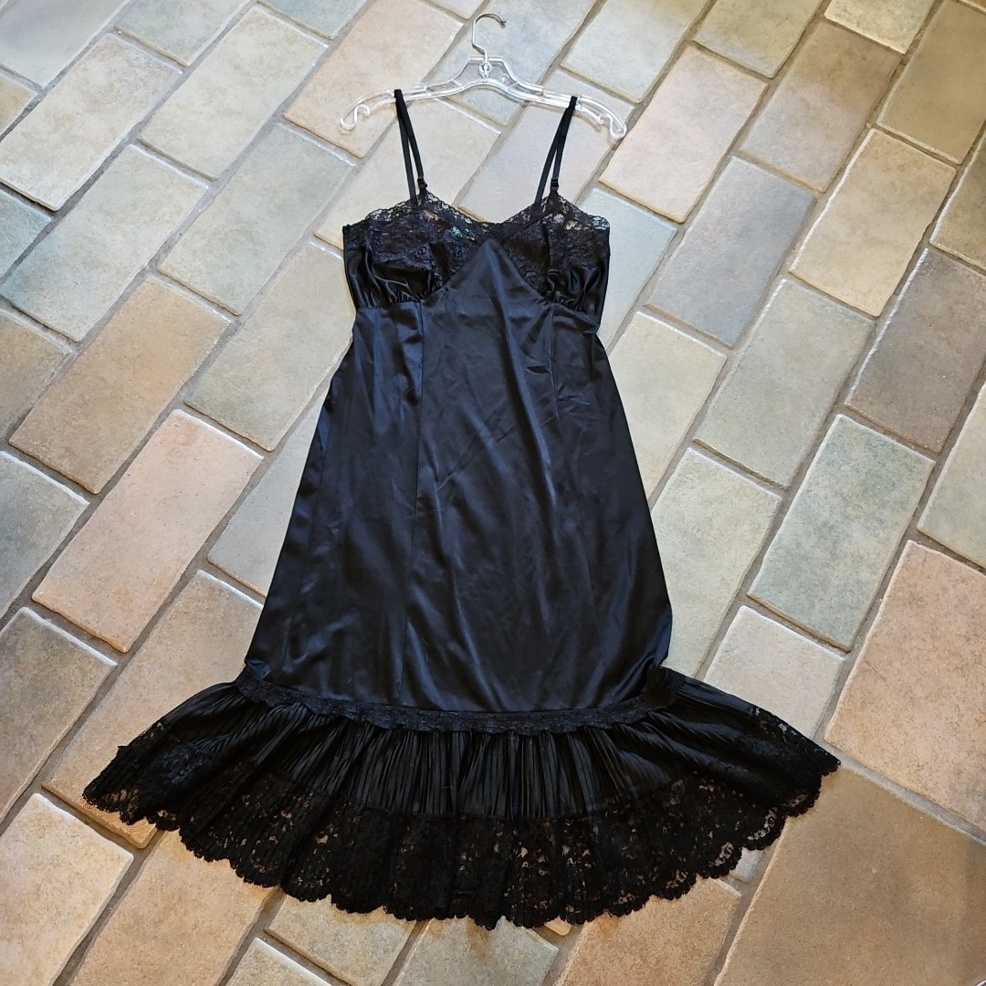 Vintage 50s Nan Flowers Black w Tons of Lace! Full Slip Nightie Empire Waist 34″