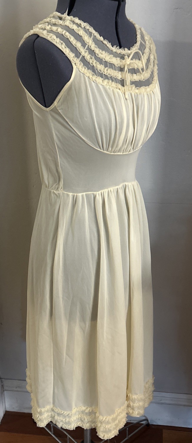 VTG CHIC LINGERIE Yellow Nightgown and Robe Peignoir NYLON USA SZ Med