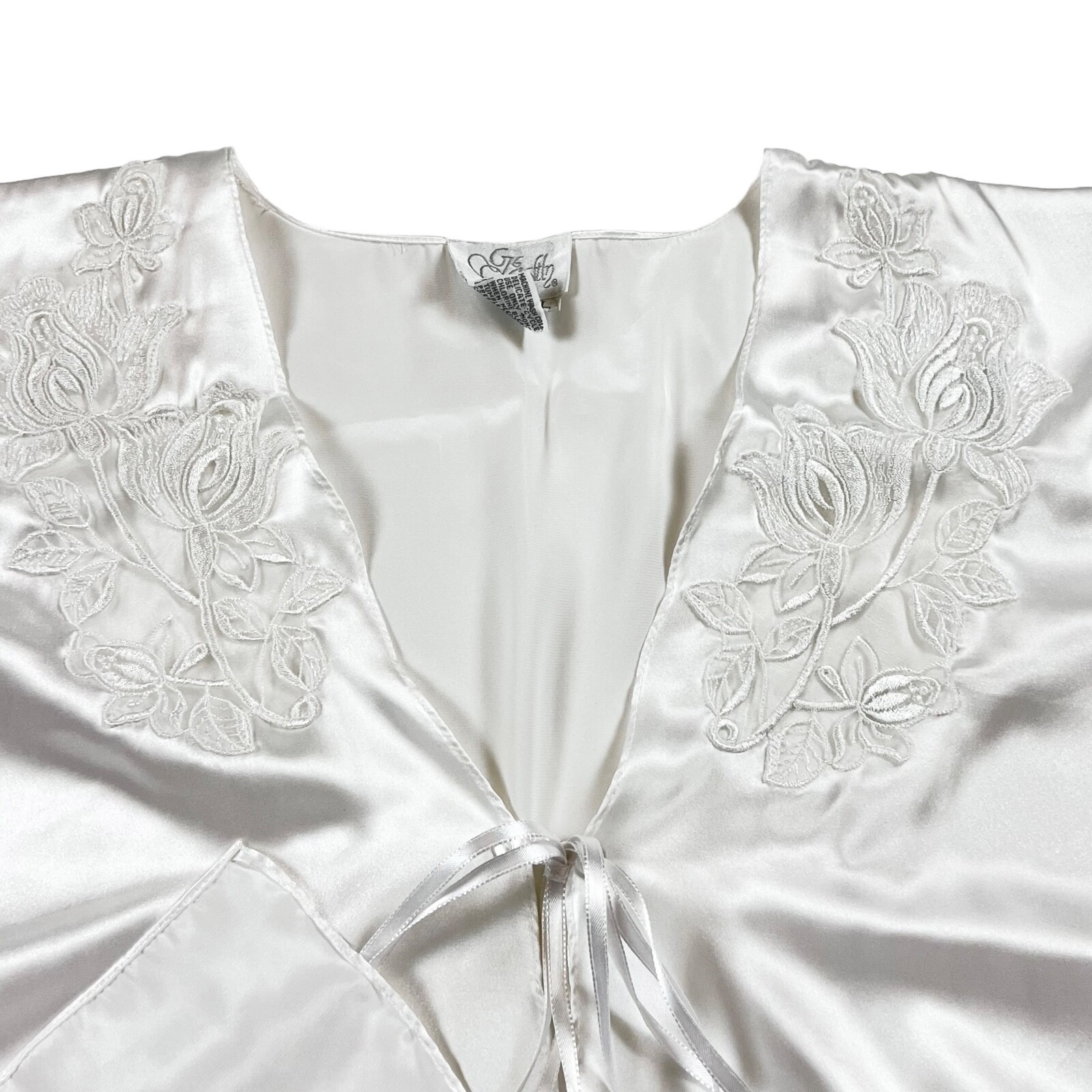 Vtg Go Softly Kimono S/S Mini Satin Robe Tie Front Embroidered Neck White, L