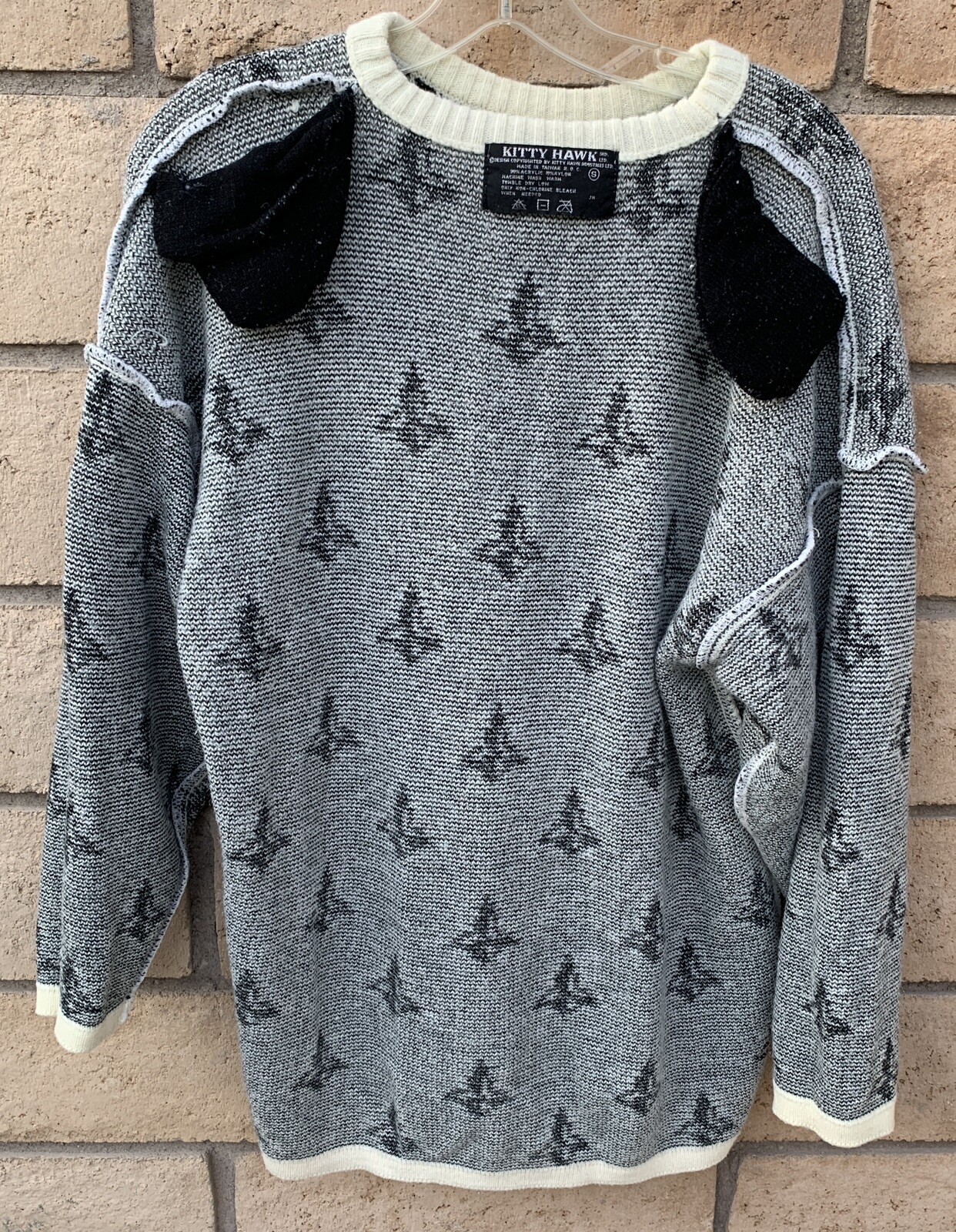 Vintage 1980s Kitty Hawk Heraldic Crest Acrylic Knit Sweater Size S Oversized