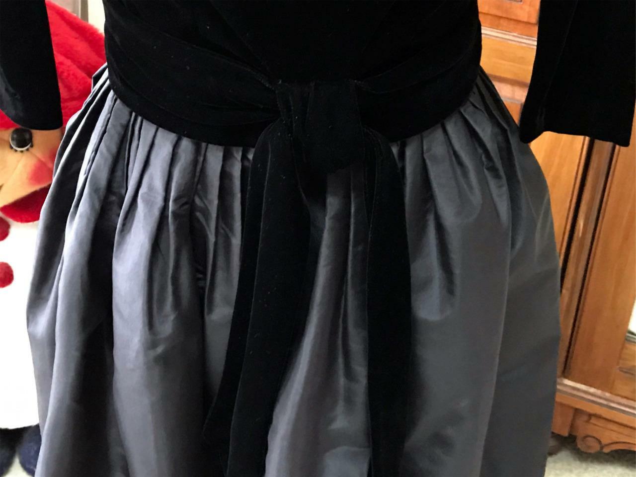 Darling Vintage SUZY PERETTE Dress ~ Black Velvet and Tafetta ~ 1950s