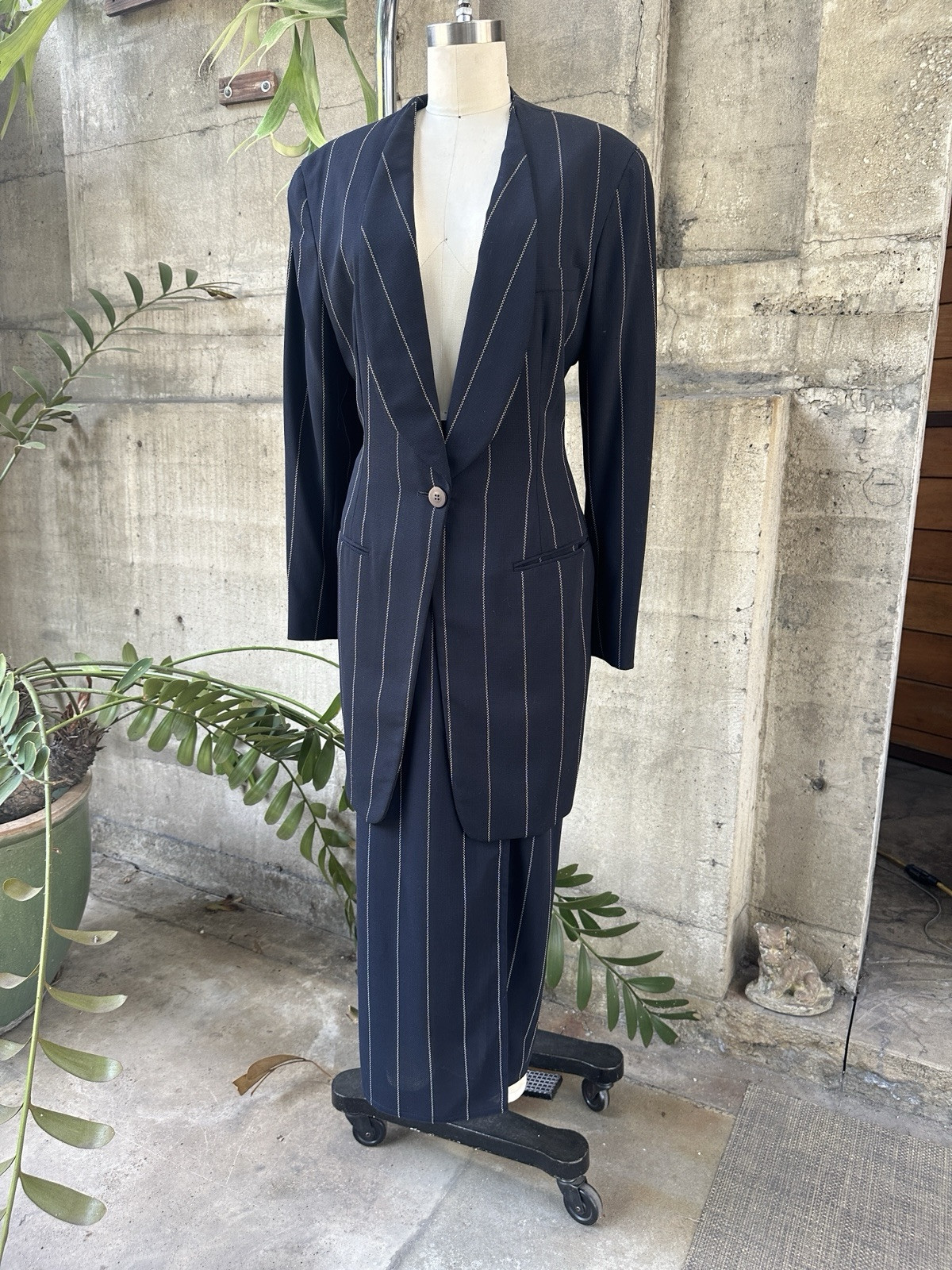 Rare Vintage Donna Karan New York Navy Pinstripe Skirt Suit Size 12 Mob Wife