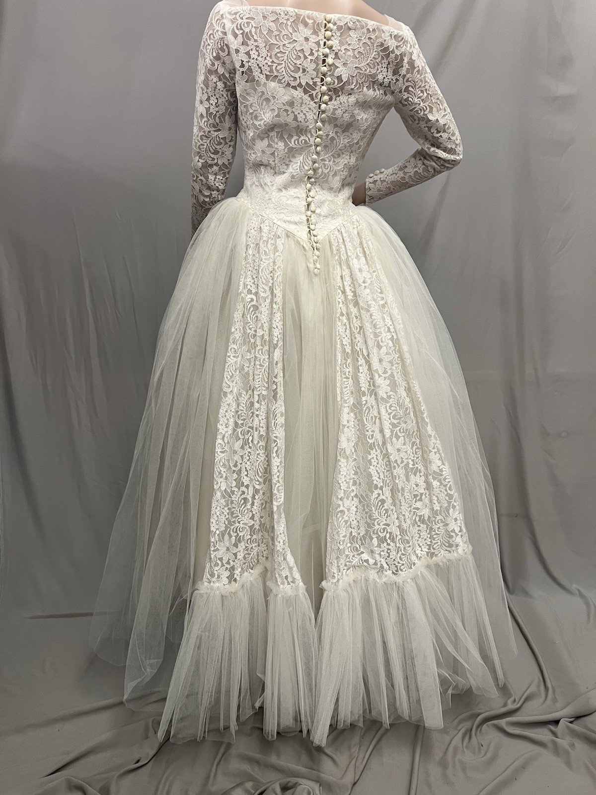 Romantic 1950’s Taffeta, Tulle & Lace Wedding Gown.